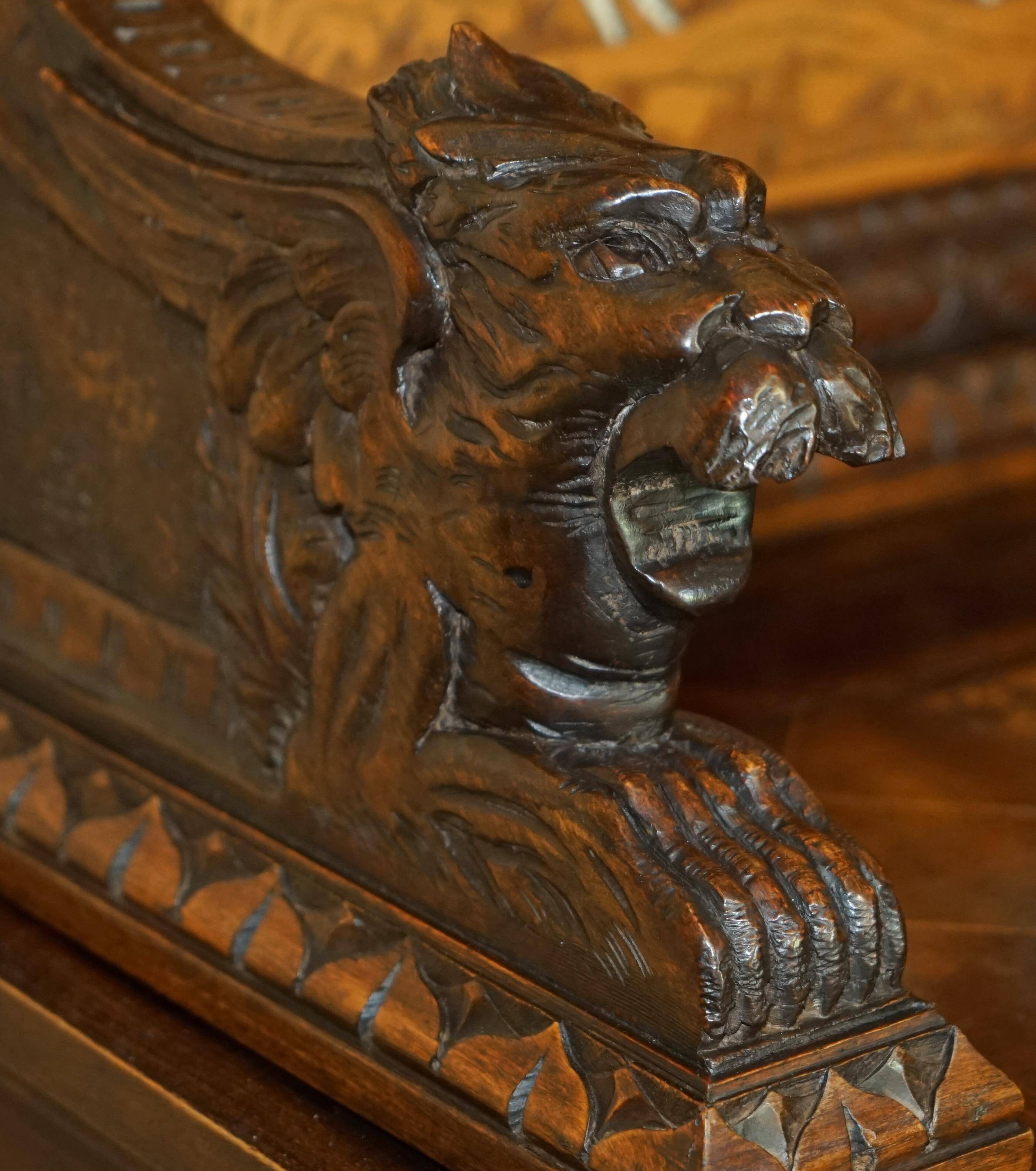 Banc Monks Antique Sculpté Lion Griffon 1860 avec Rangement