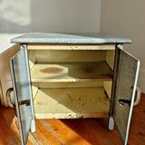 Buffet low tole emaillee (kitchen furniture) years 1950, 61cm x 40cm x 61cm
