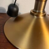 Suspension in gold aluminum metal