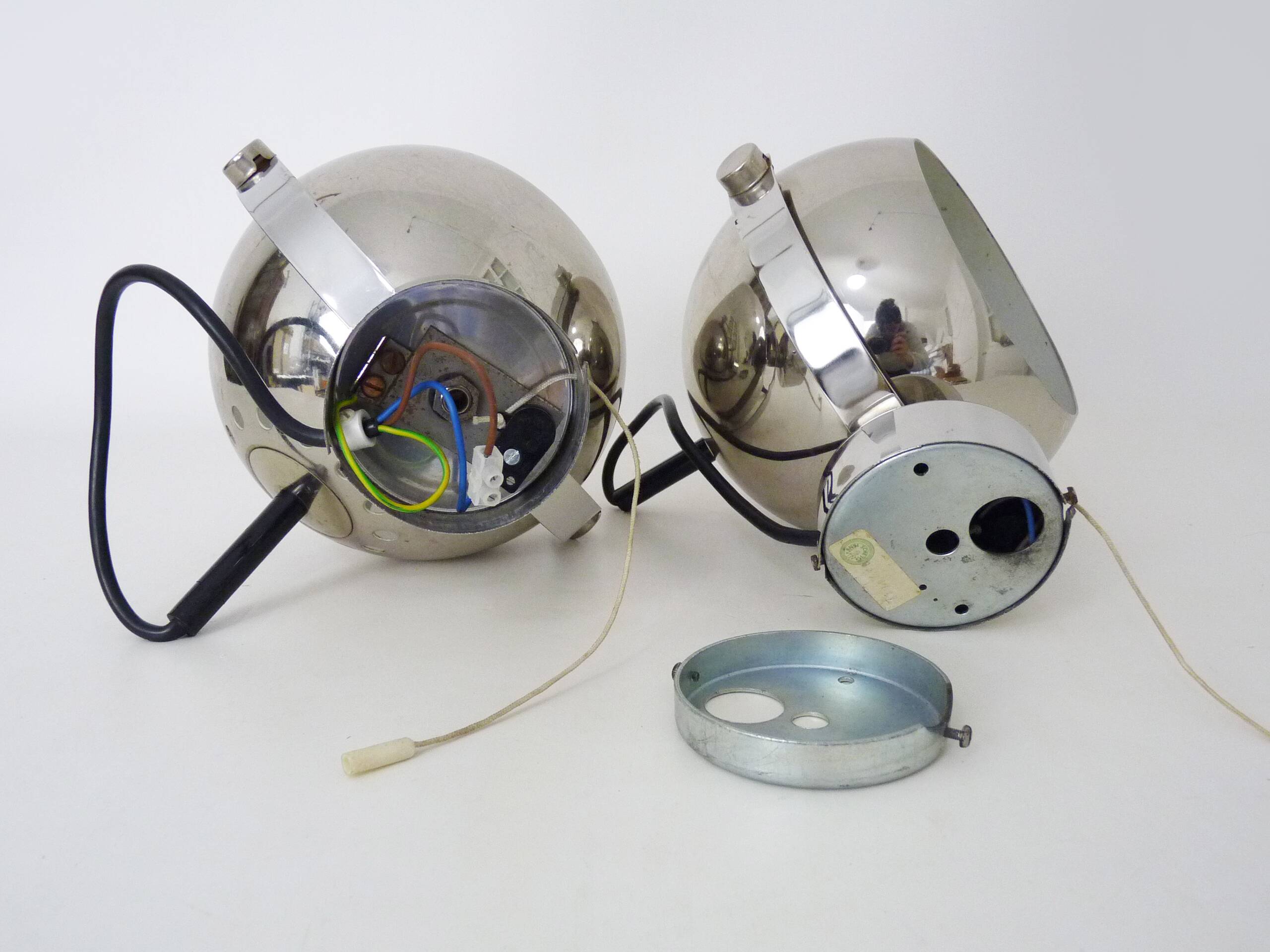 Pair of tilting eyeball chrome wall lights. Diameter 20cm - 7.87"