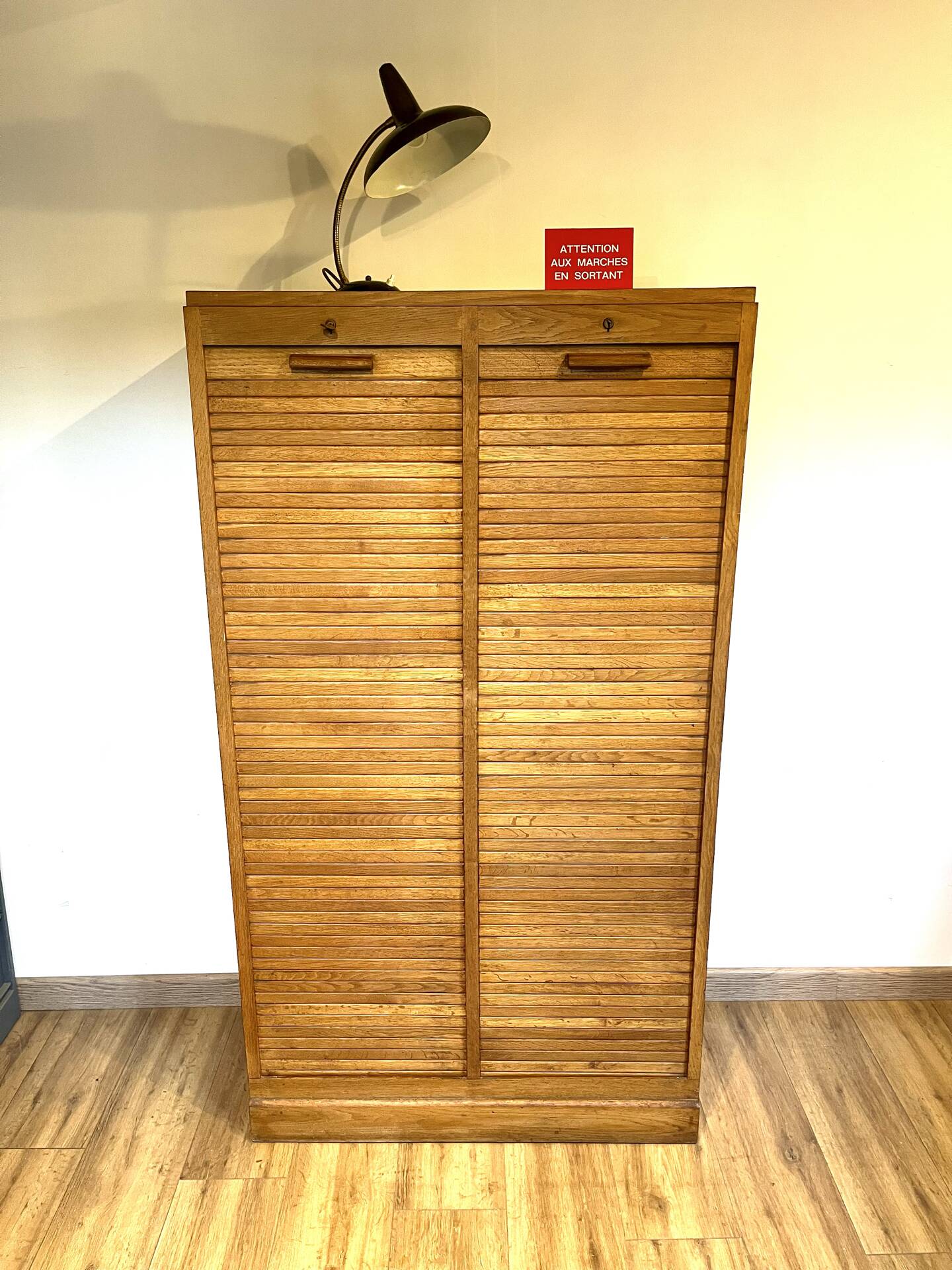 Double curtain folder