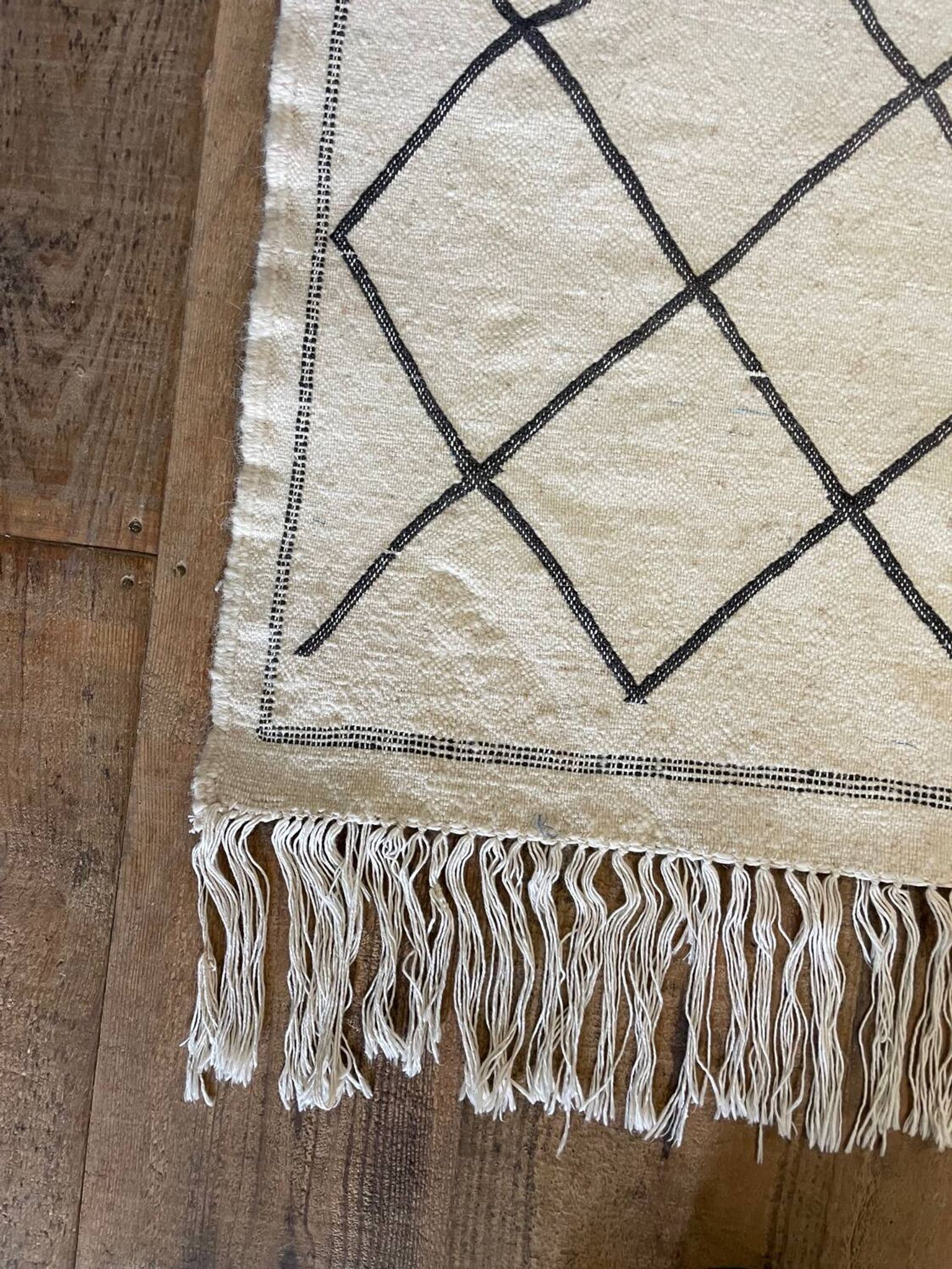 Tapis berbère en laine beige à  losanges 140x105