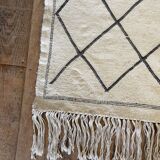 Berber carpet in beige wool with diamonds 140x105