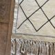 Berber carpet in beige wool with diamonds 140x105