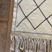Tapis berbère en laine beige à  losanges 140x105