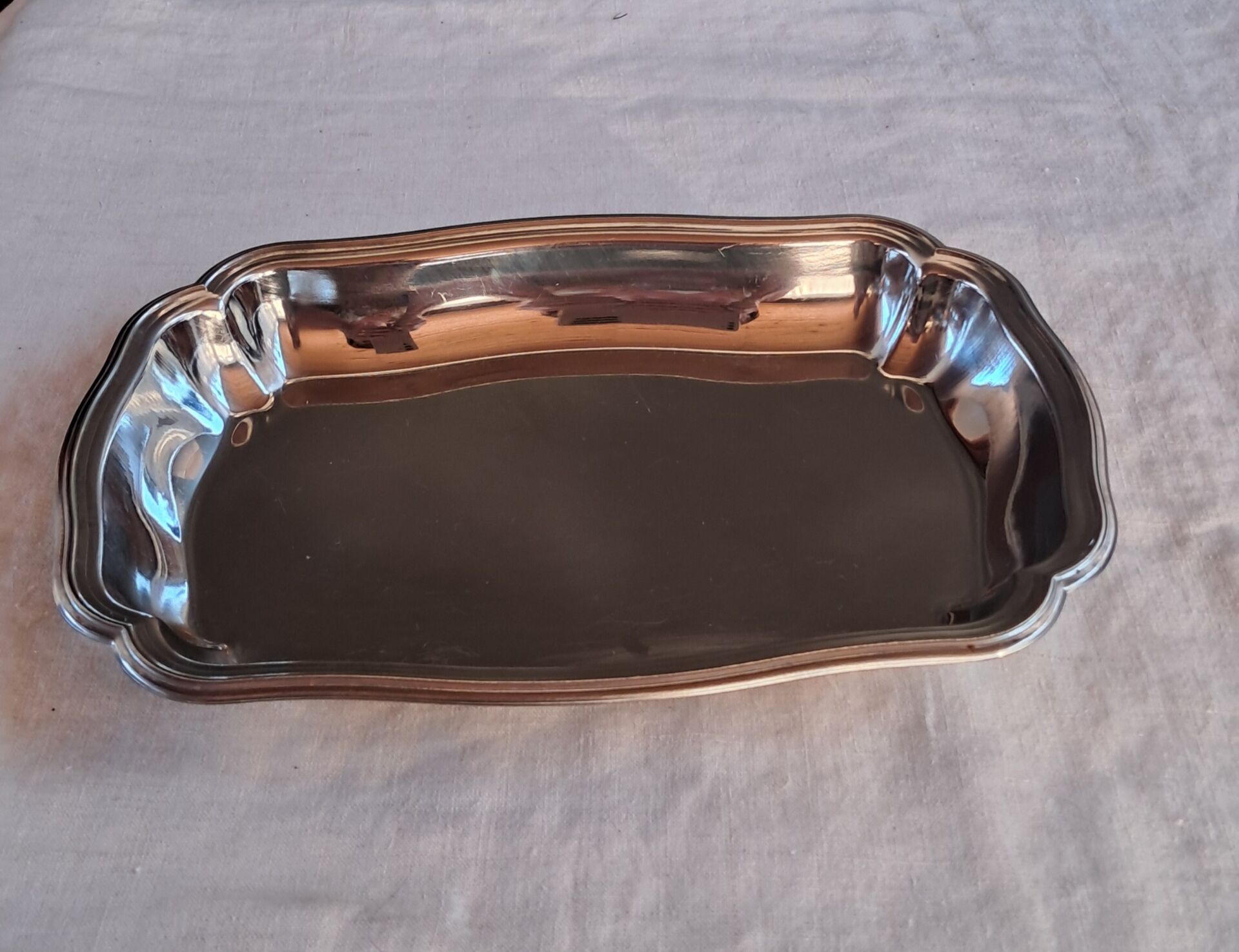 Rectangular scalloped service platter in stainless steel – Jean Couzon Silversmith
