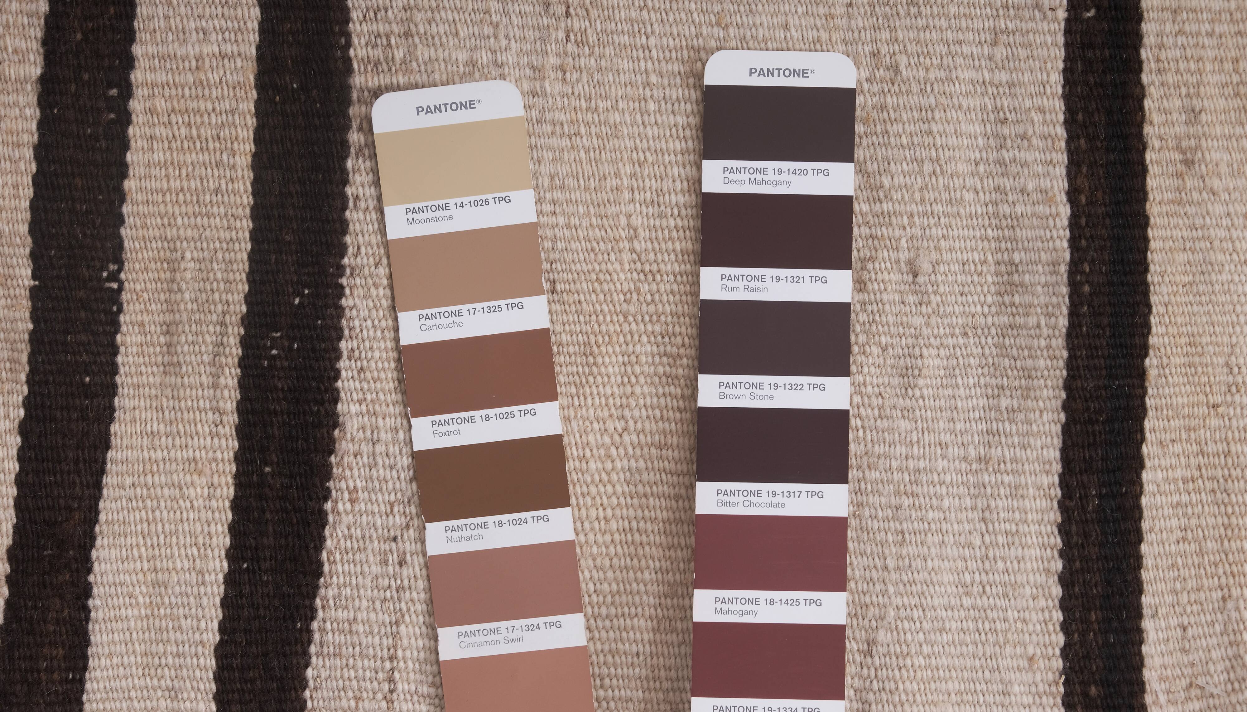 Vintage Turkish rug from Oushak, hand-woven 63x452 cm