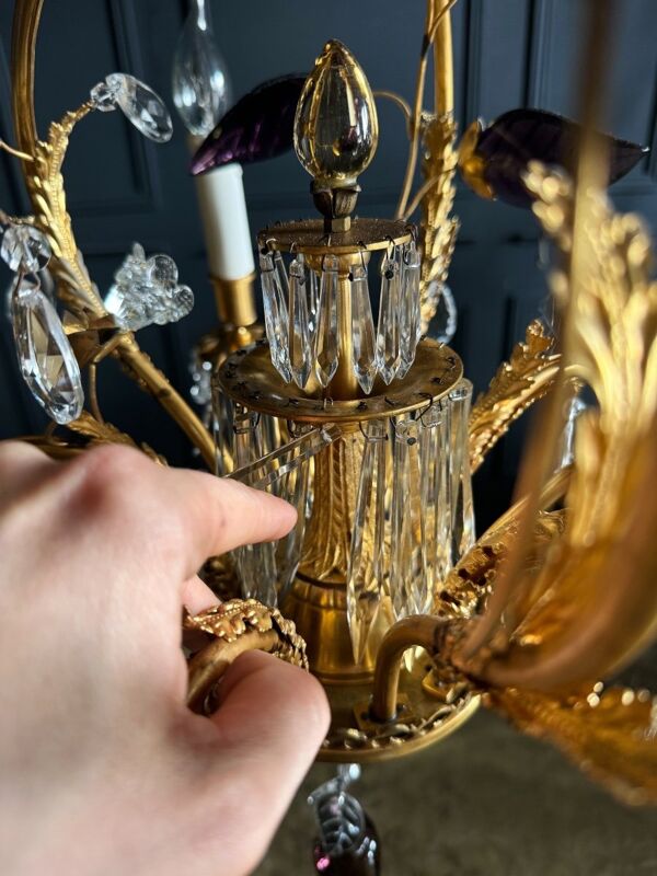 Lustre pagode de la Maison Baguès en bronze doré à décor de fleurs et de fruits en verre - XXe