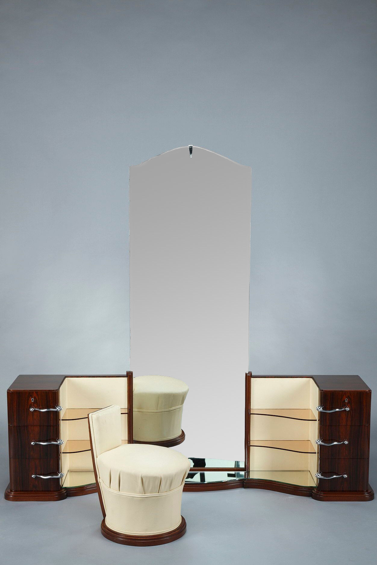 Coiffeuse et son fauteuil en placage d'ébène de Macassar