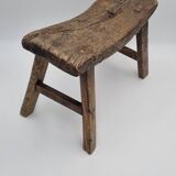 Tabouret brutaliste ancien en bois