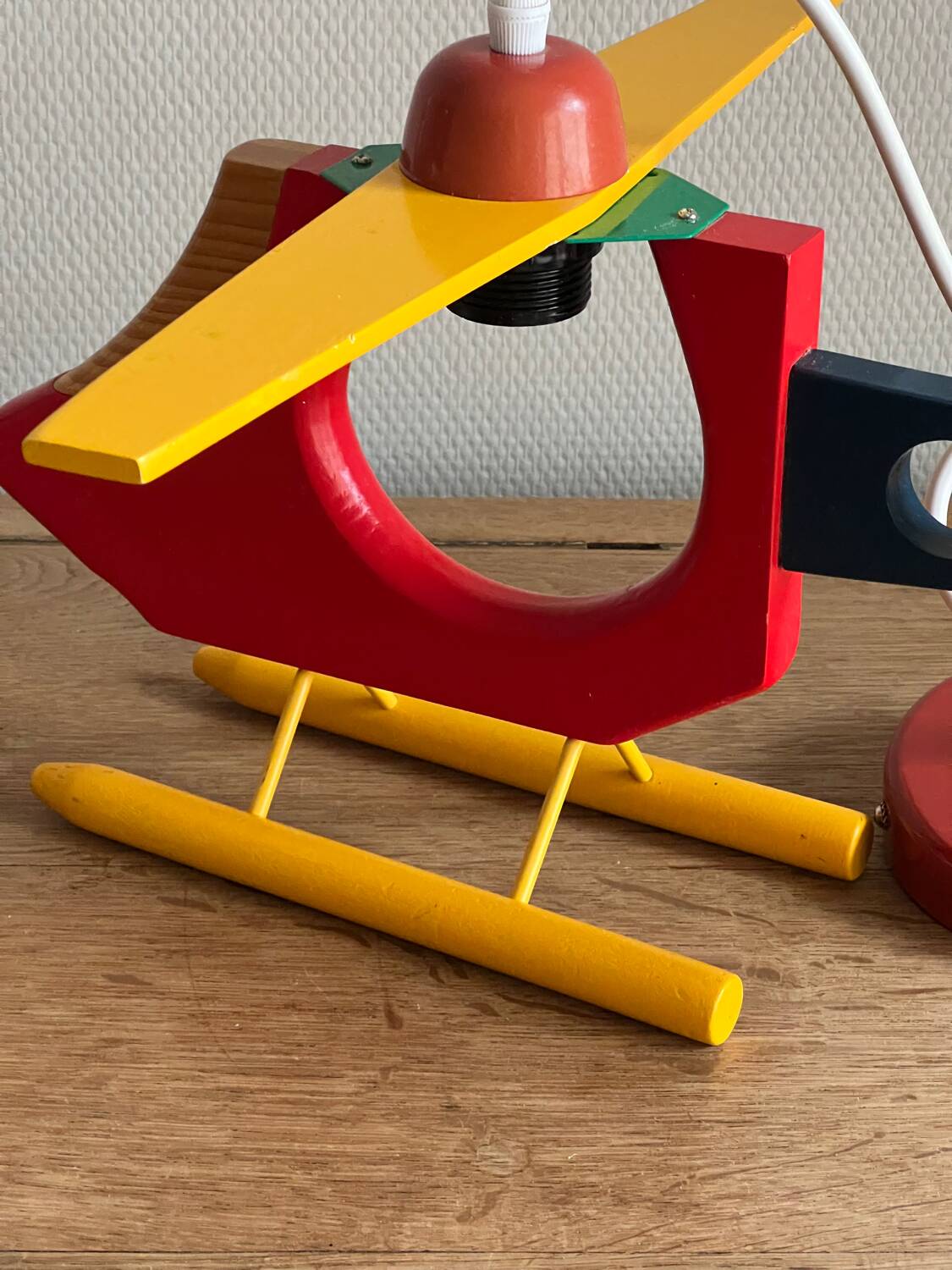 Wooden helicopter suspension