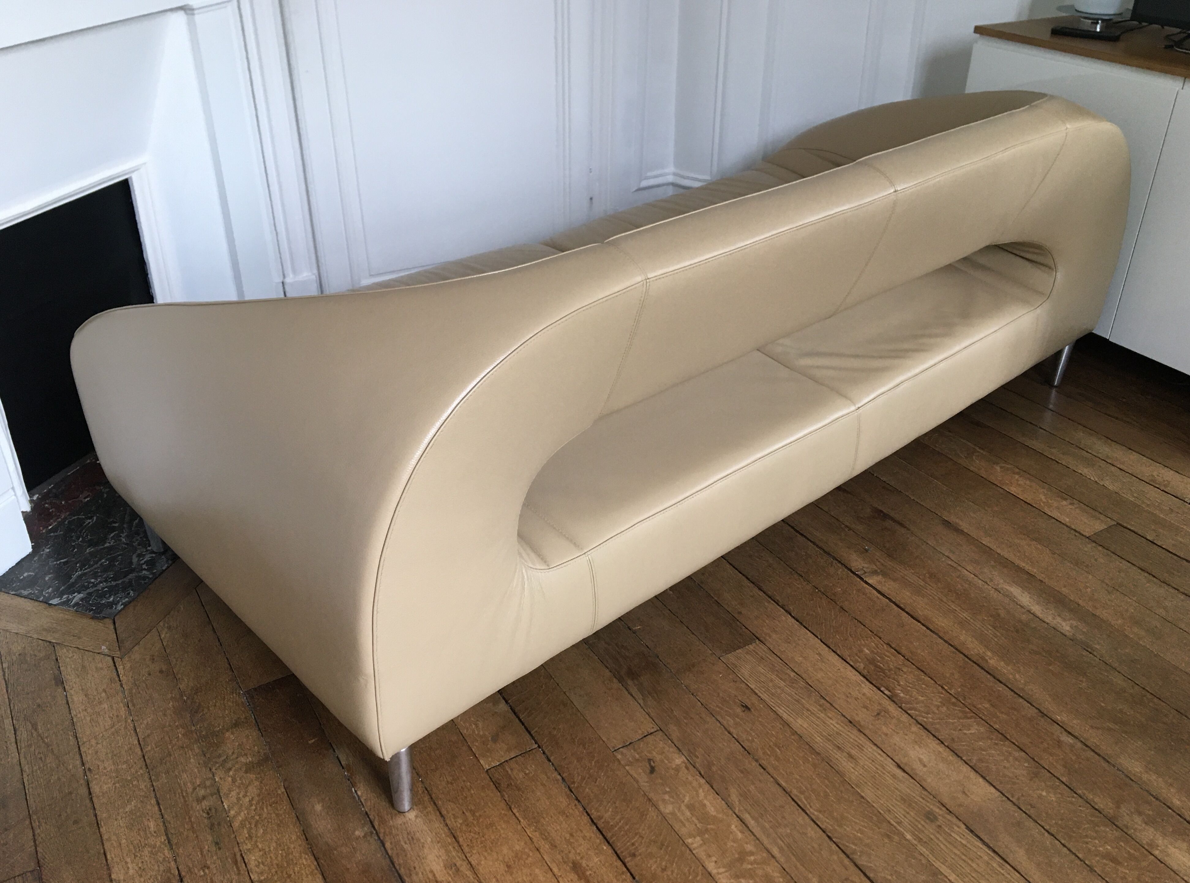 Léolux sofa in beige leather/cream new
