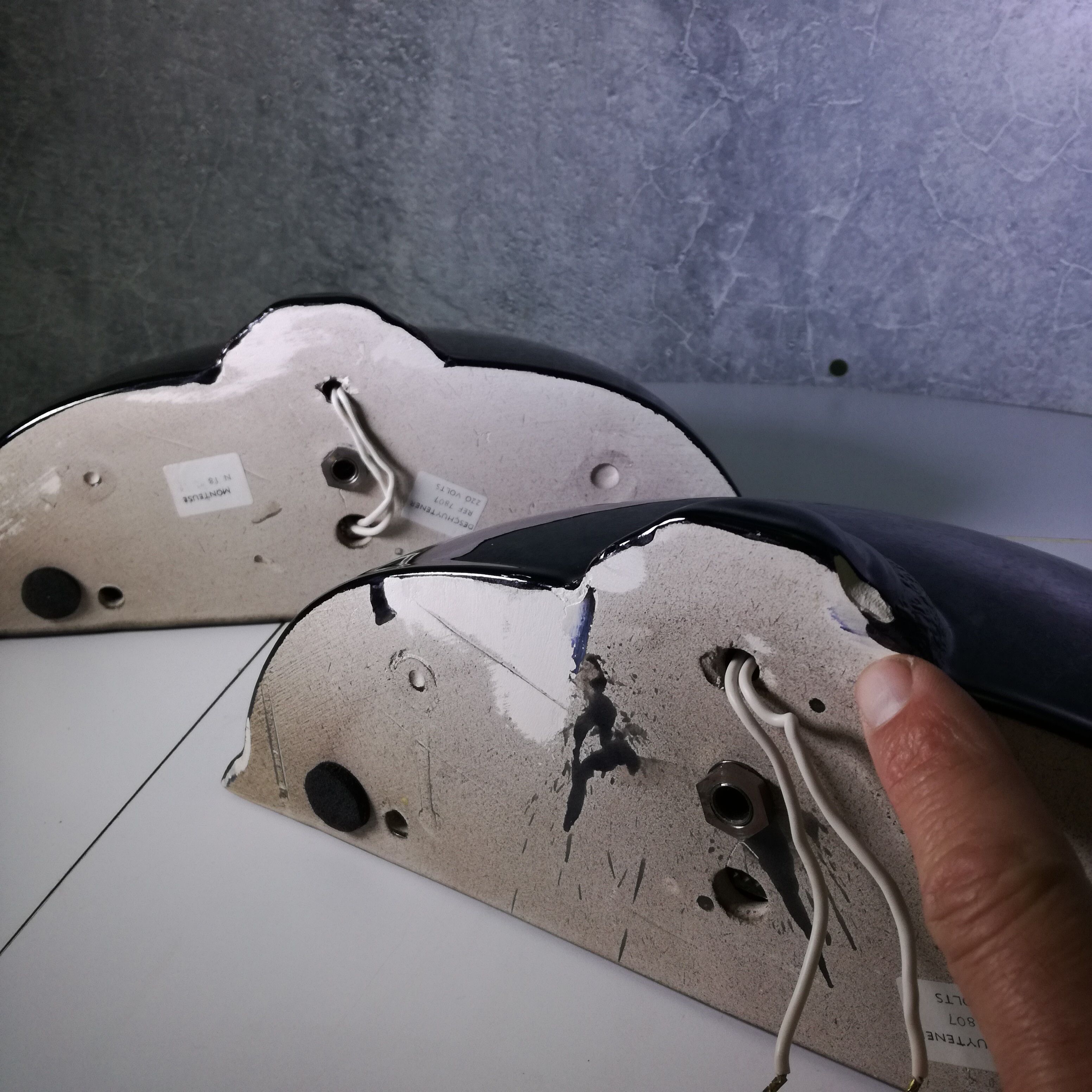 Wall lamp in the shape of an enamelled ceramic basin, set of 2