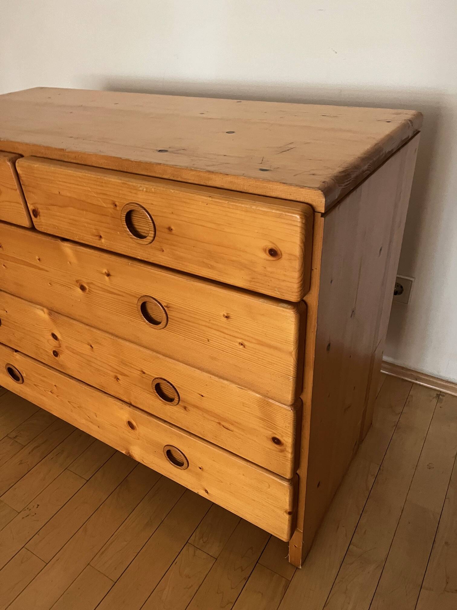 Commode en pin, Charlotte Perriand pour Les Arcs