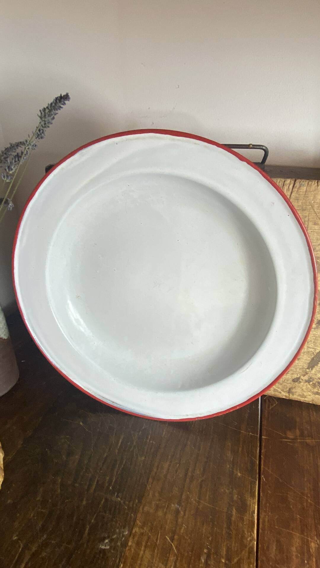 Enamelled metal plates