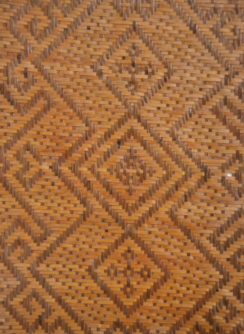 Wicker meal tray with vintage patterns