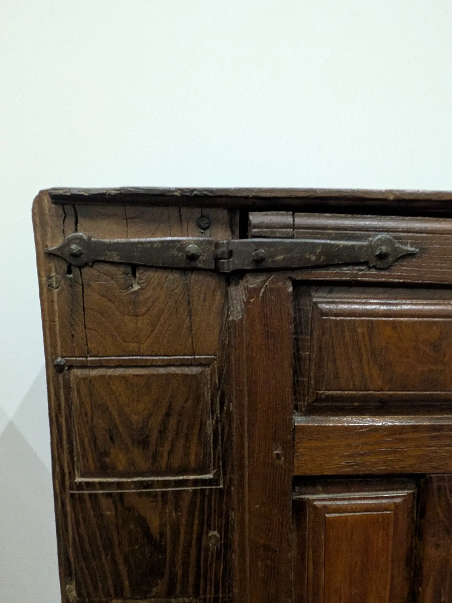Antique solid oak furniture – Rustic pantry from the pre-17th century