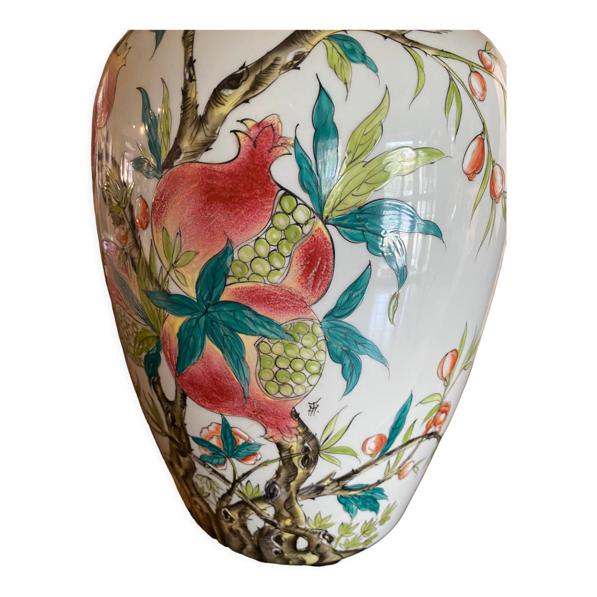Chinese porcelain lamp with pomegranate decorations