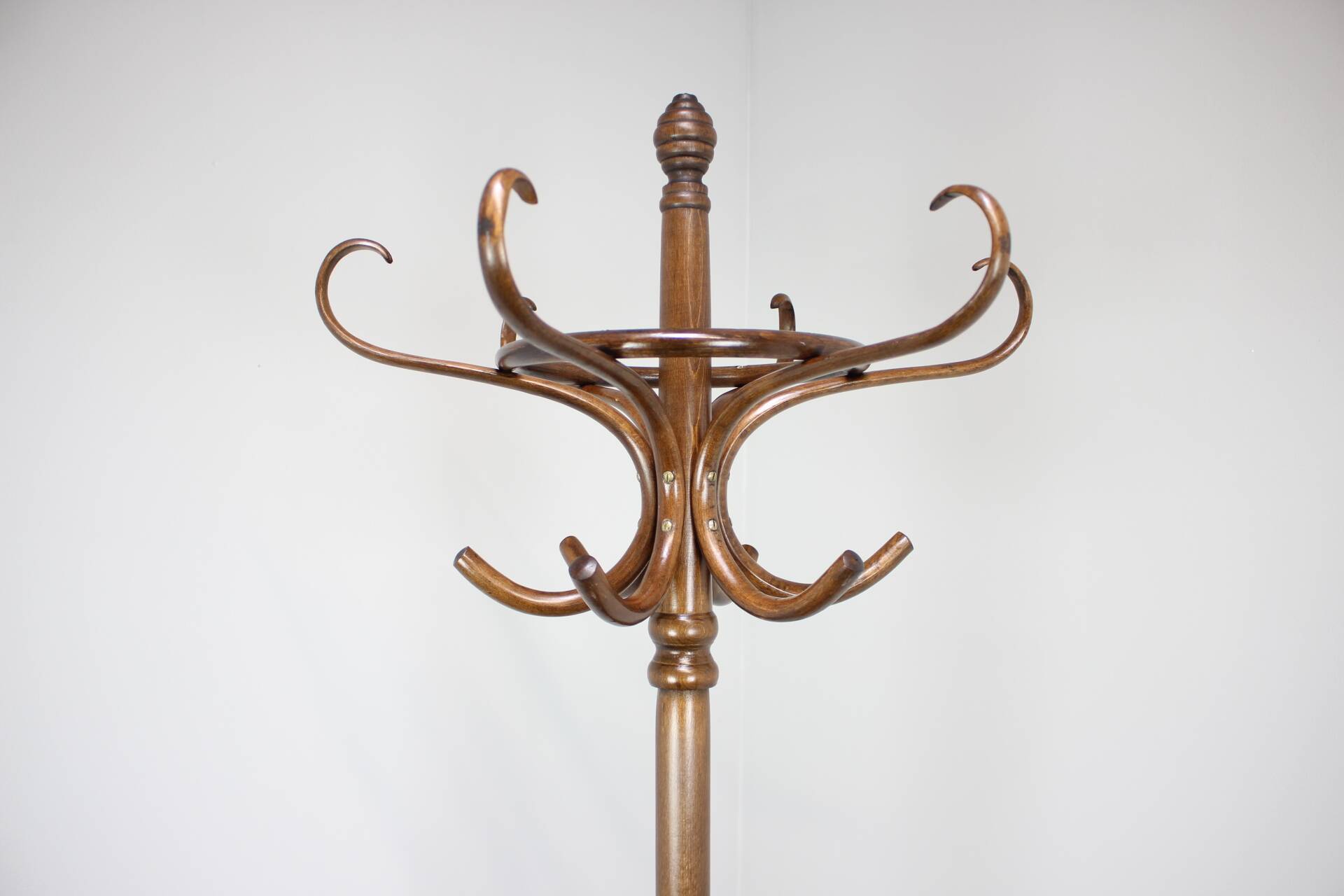 Vintage TON coat rack in curved wood, Czechoslovakia, circa 1970.