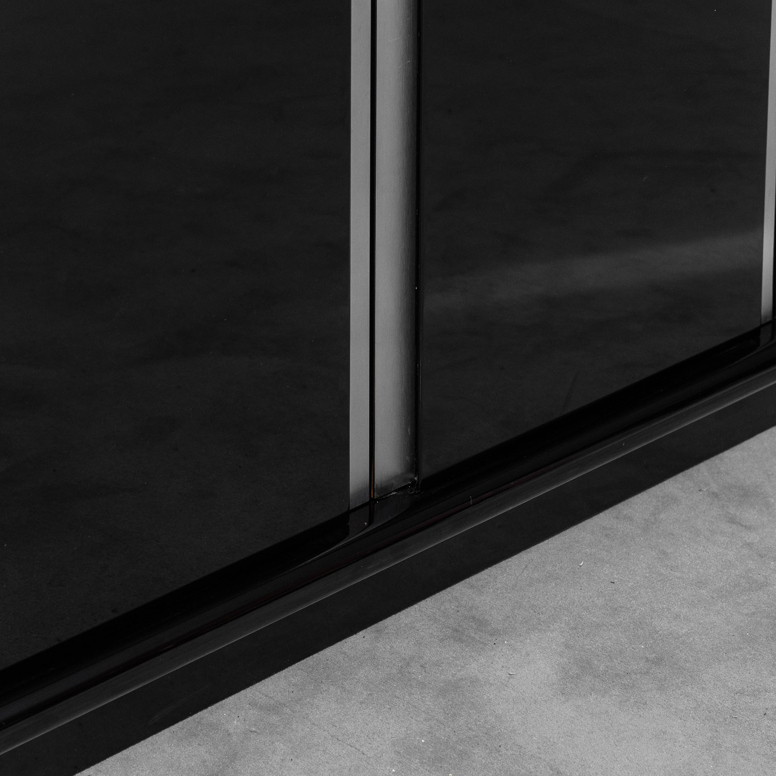 Enfilade en bois noir brillant cidue