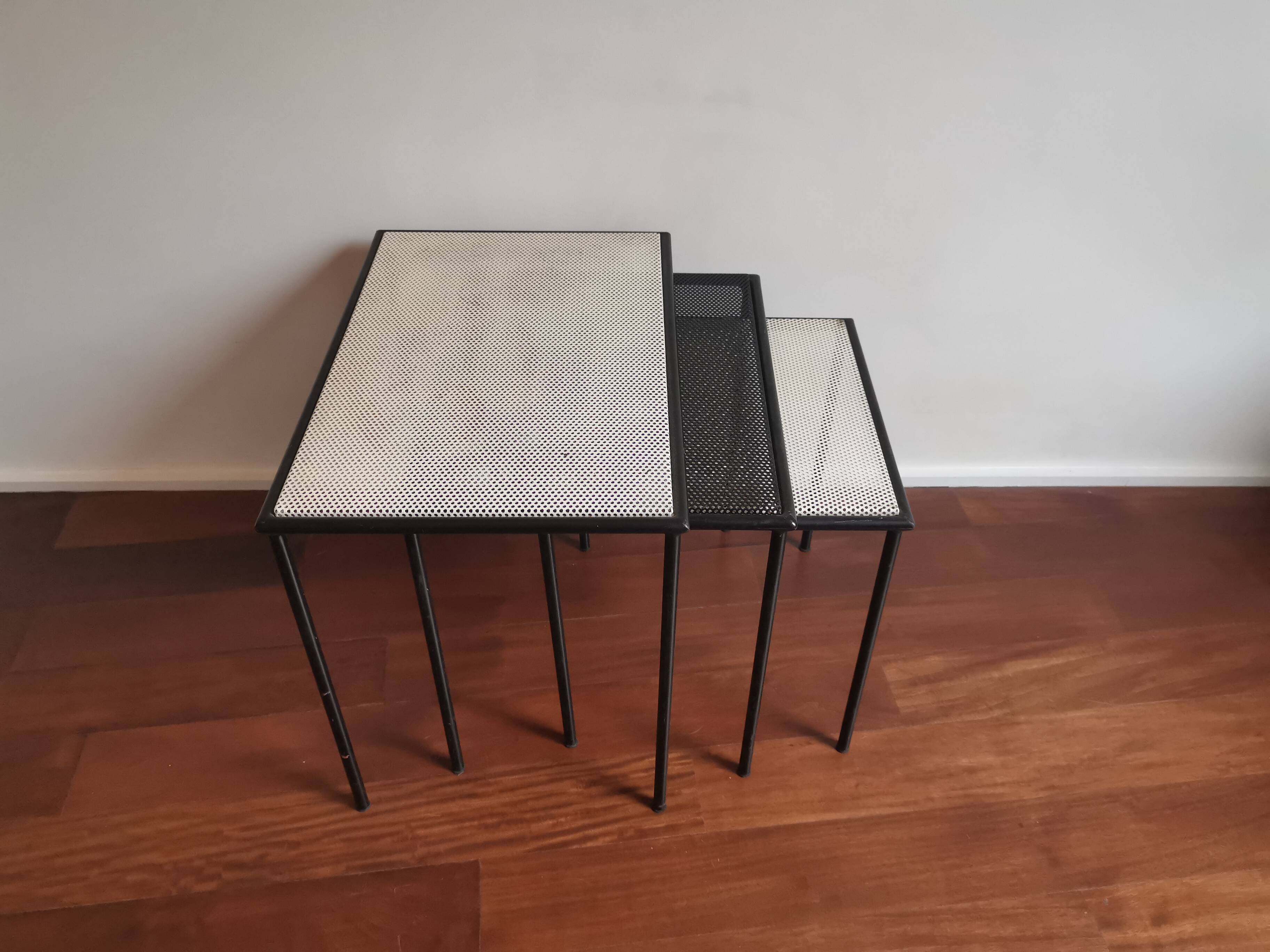 3 ARTIMETA metal nesting tables