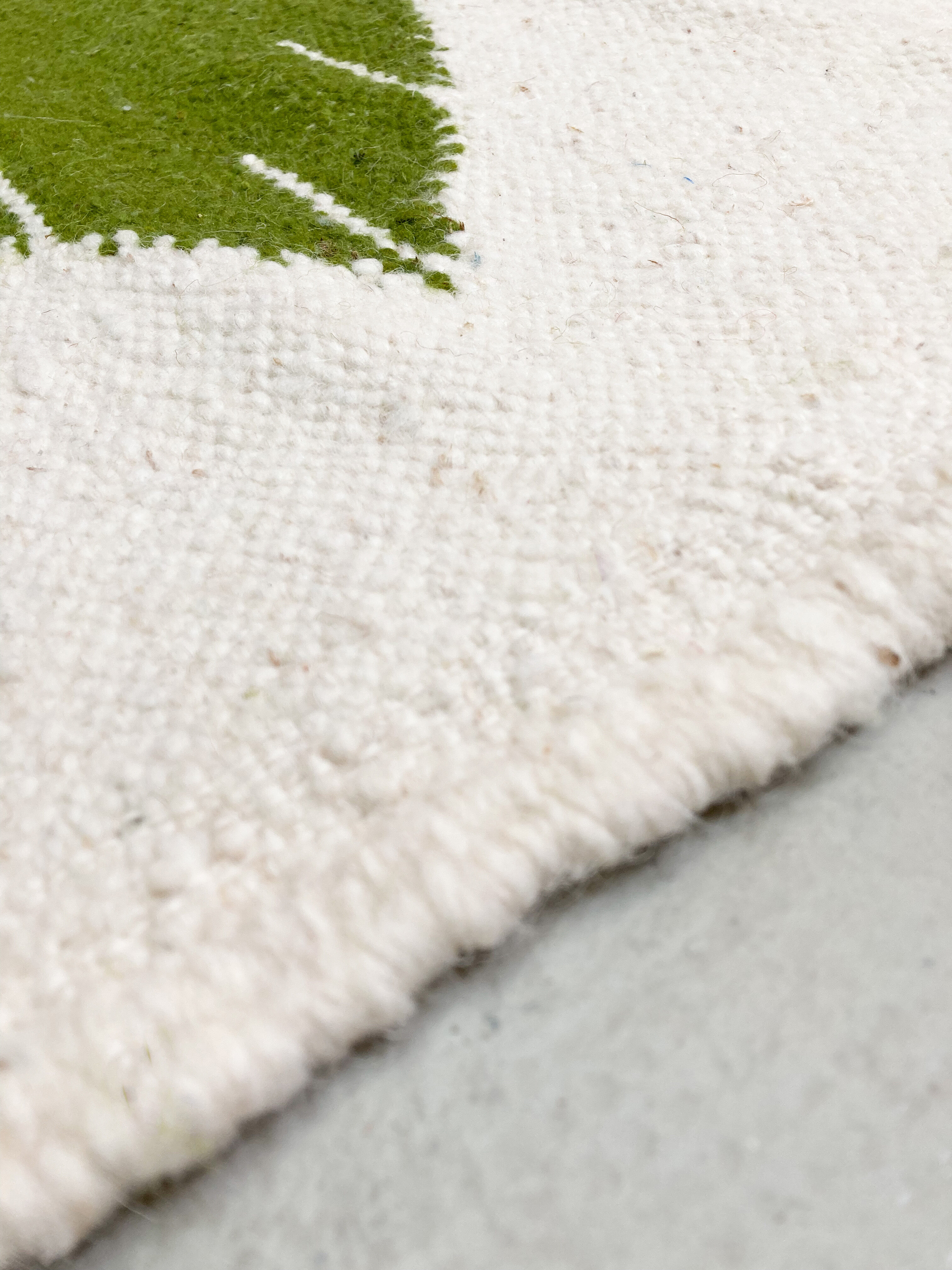 Kilim Moroccan Berber ecru with green patterns 172x103cm
