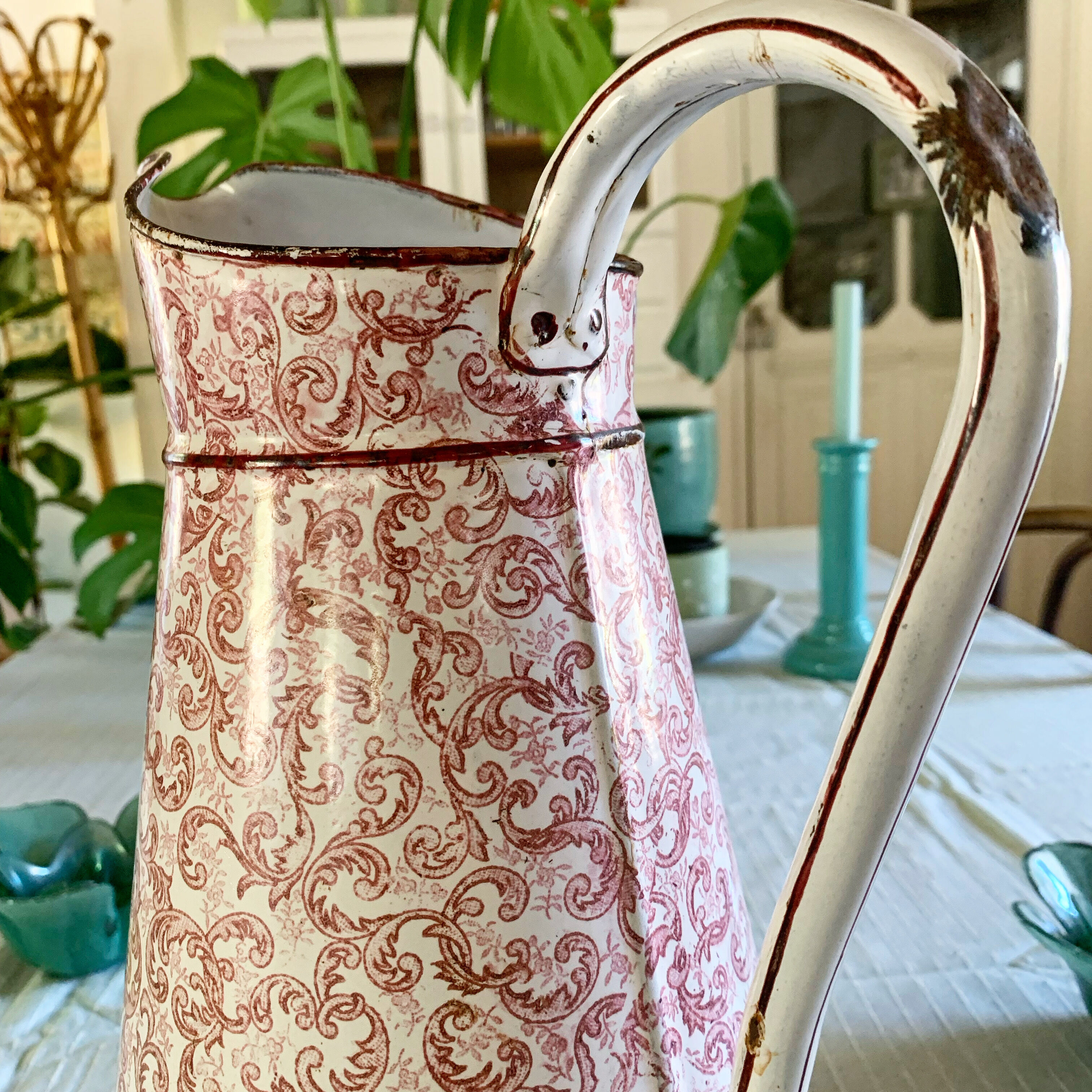 Broc vintage enamel pink and white