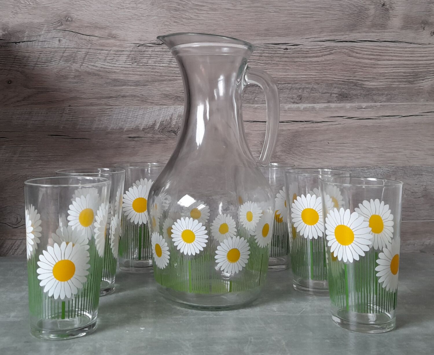 Service at orangeade daisies