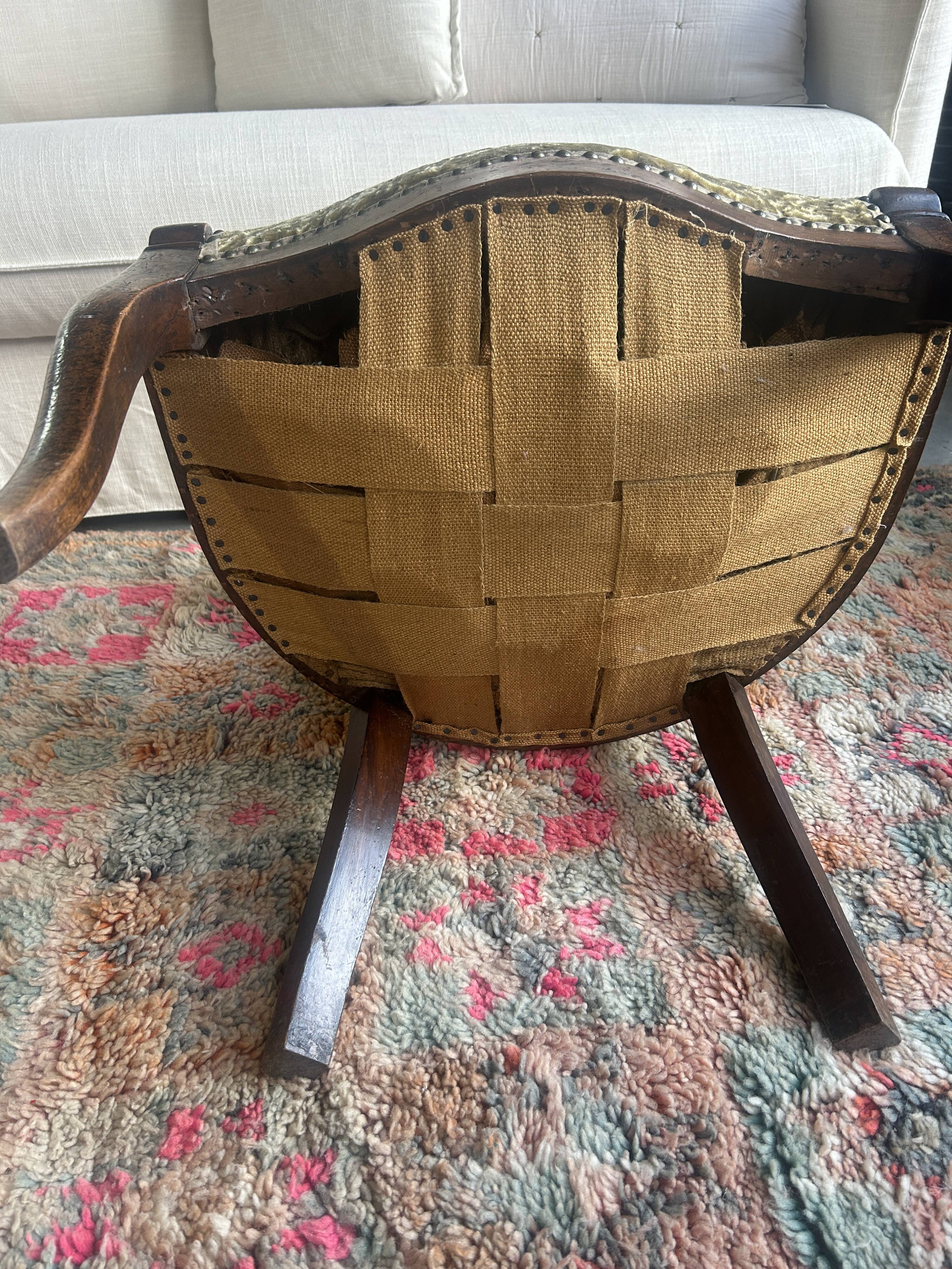 Restoration period armchair in solid walnut – France, circa 1820-1830