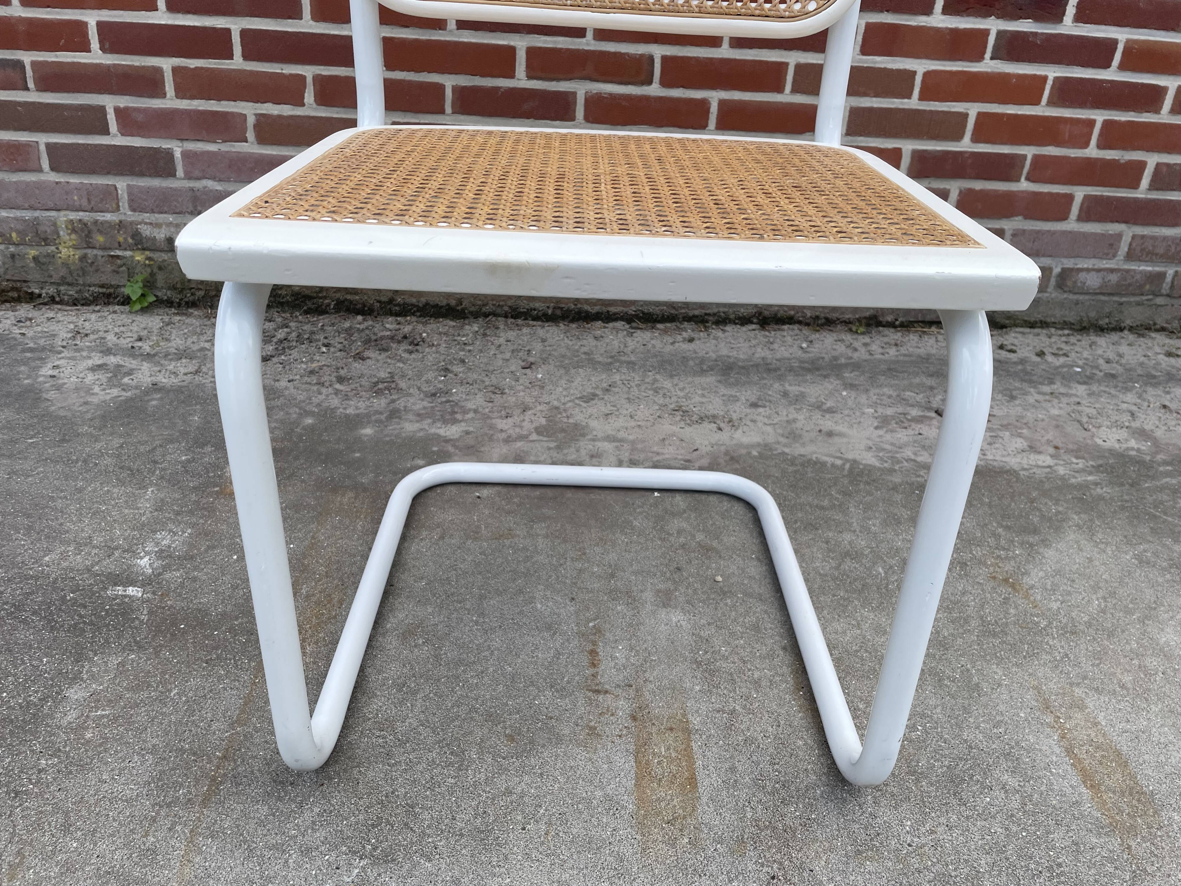 Set of 4 Cesca b32 model chairs in white