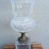 Imposing Médicis vase in cut crystal on a pedestal, created by Vaudeville at Baccarat.