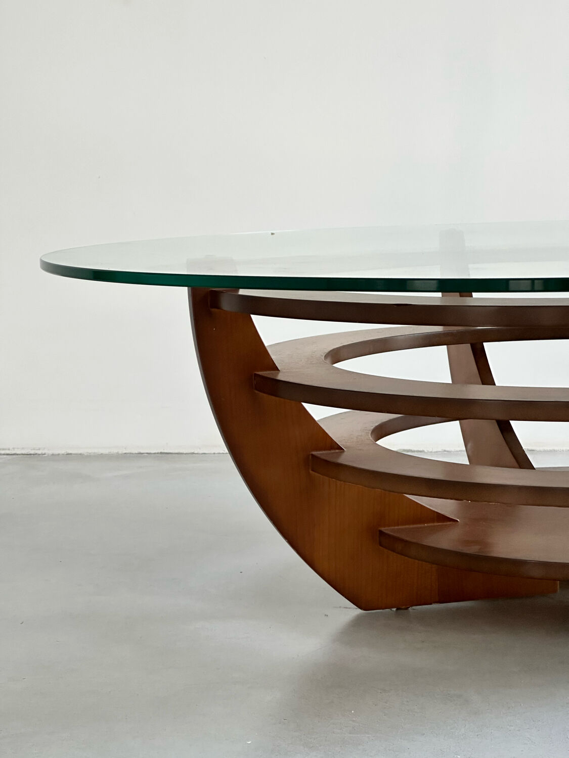 Designer coffee table, foot and circular top from the 60s