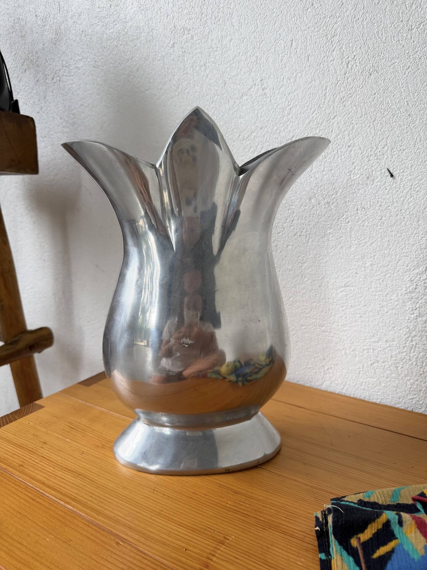 Aluminium fountain vase
