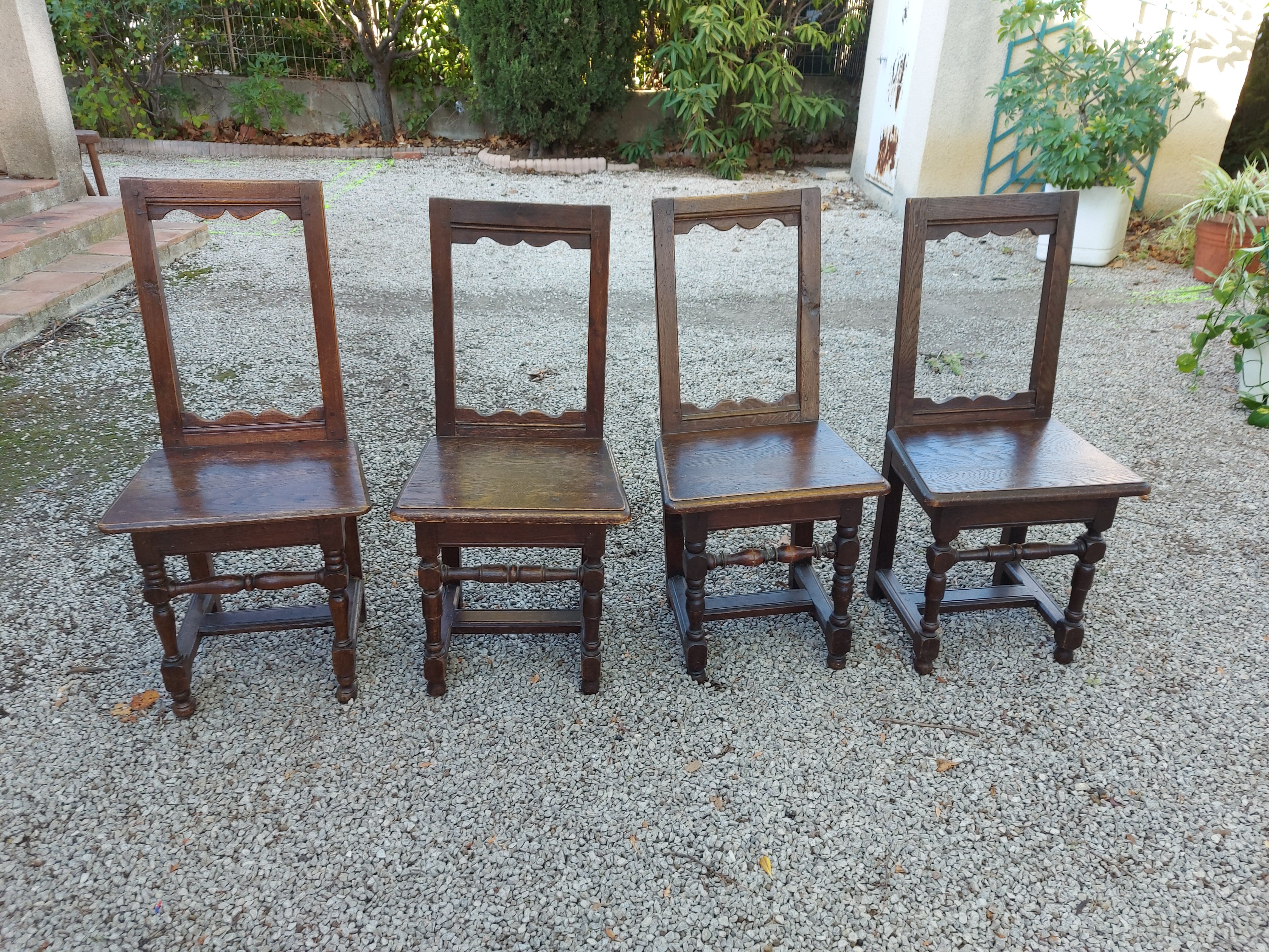 4 Lorraines chairs