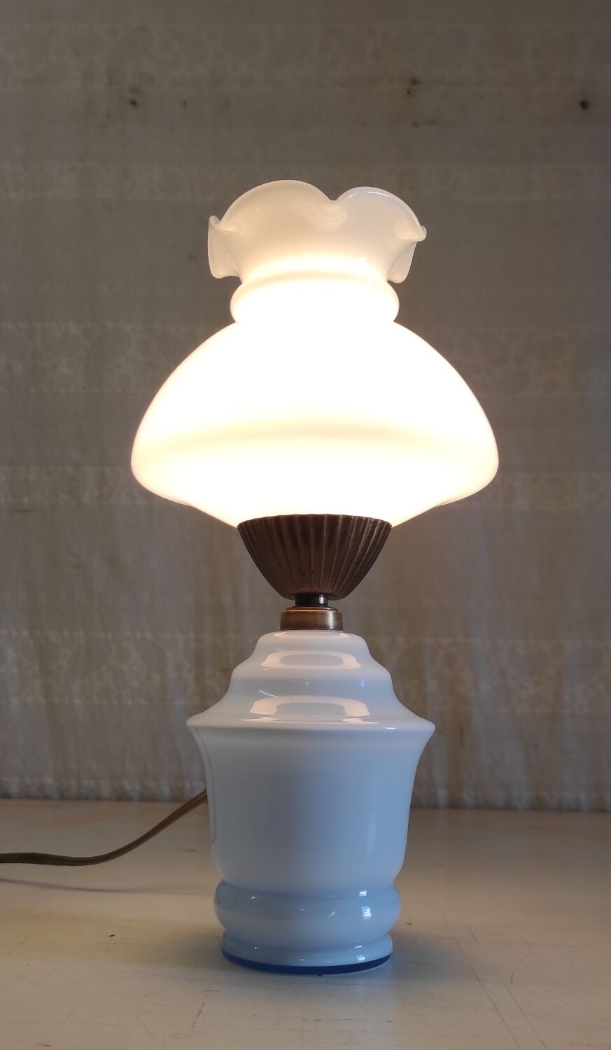 Table lamp in opaline - 1950s/60s