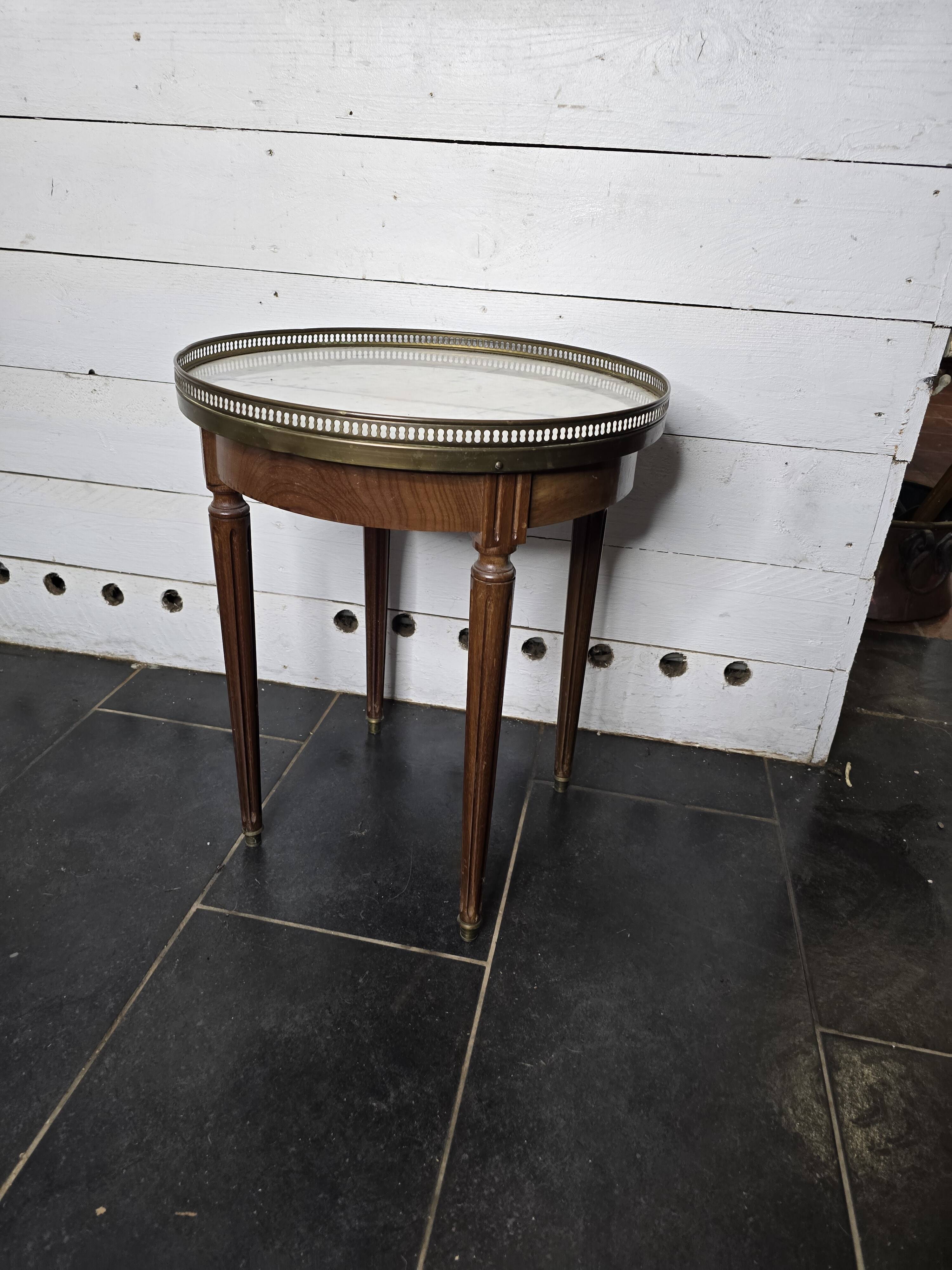 Table bouillotte style Louis XVI en acajou