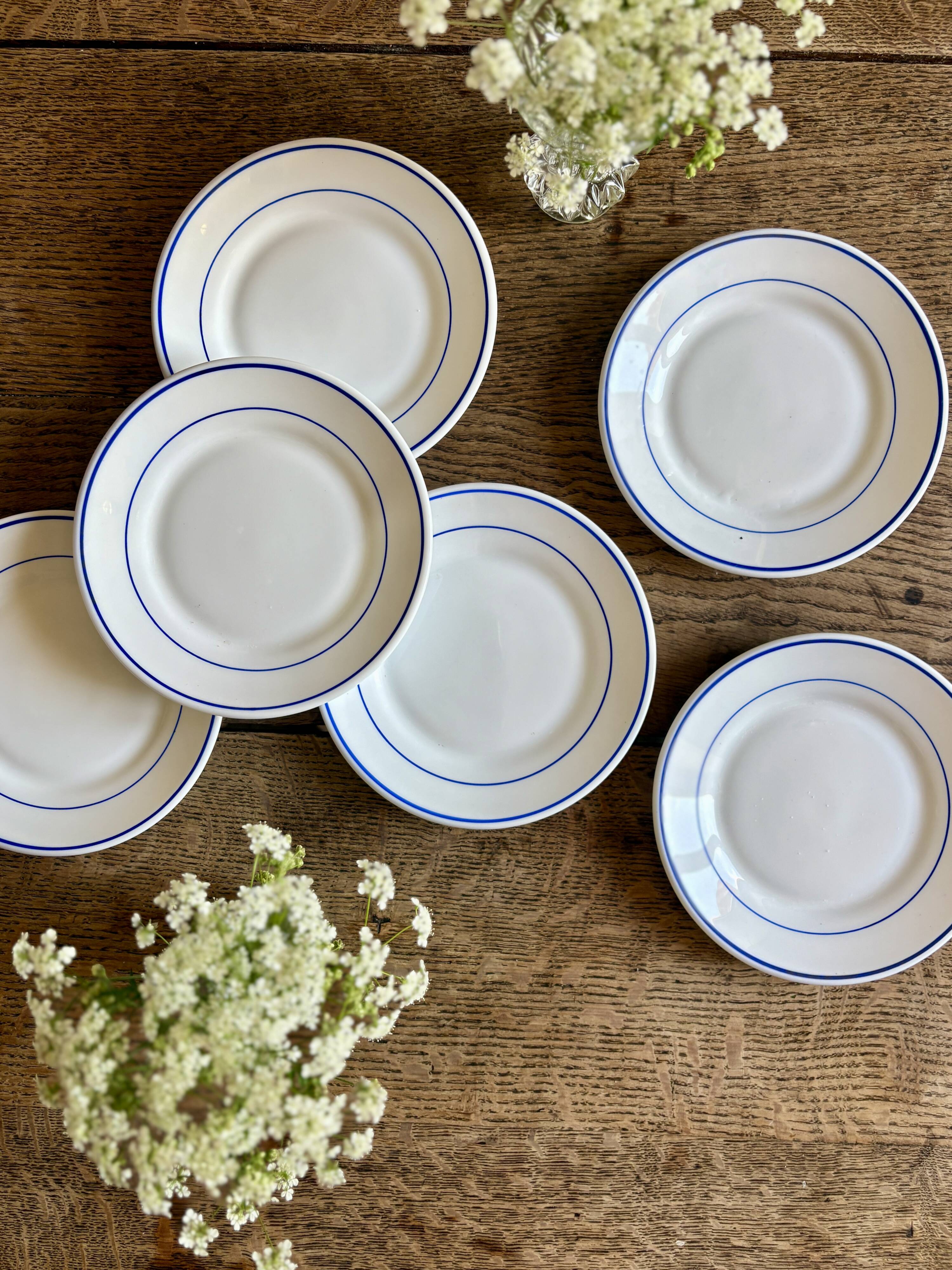 Set of 6 Arcoroc bread or dessert plates.