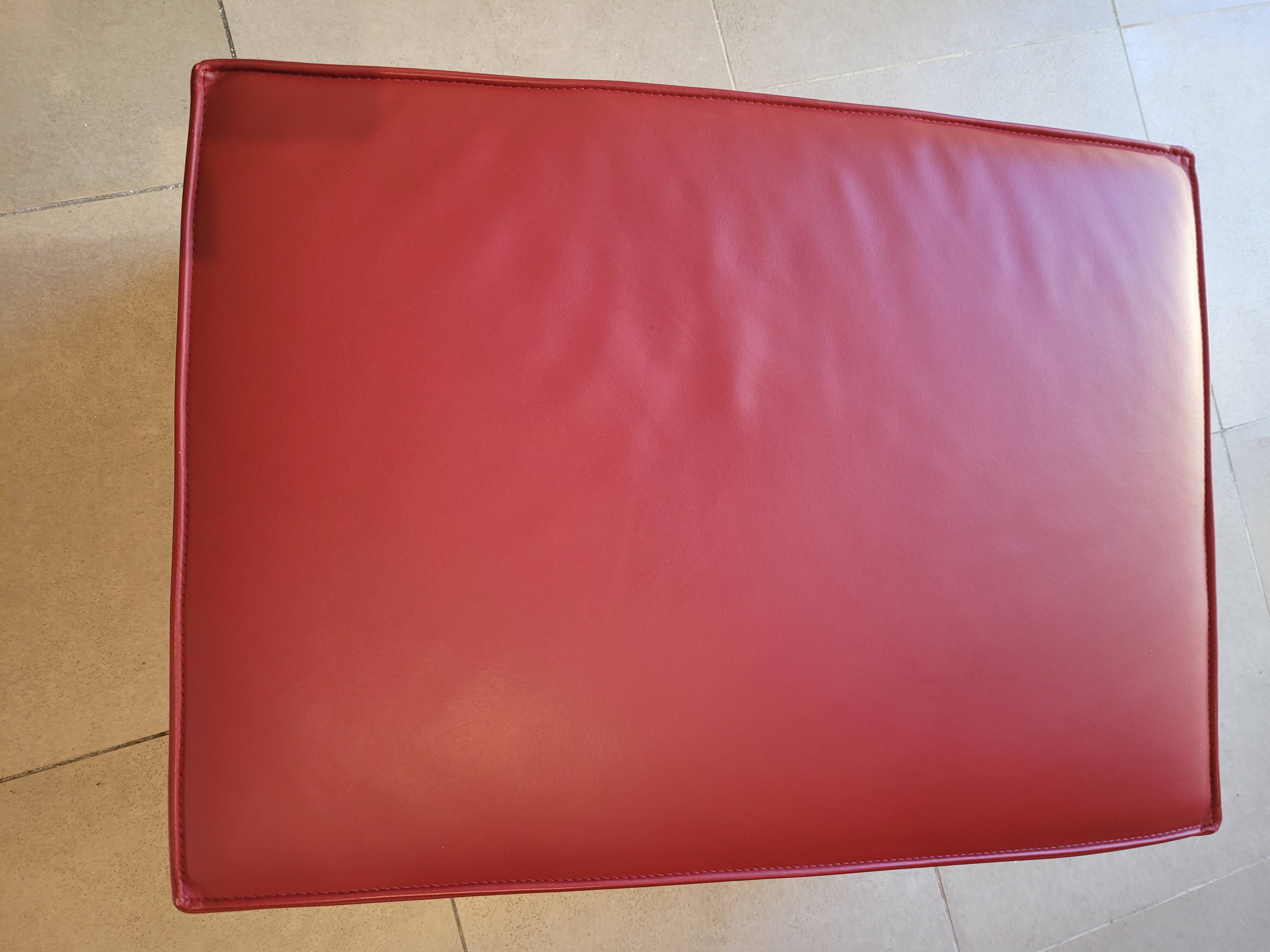 Doda Molteni leather armchairs and pouf