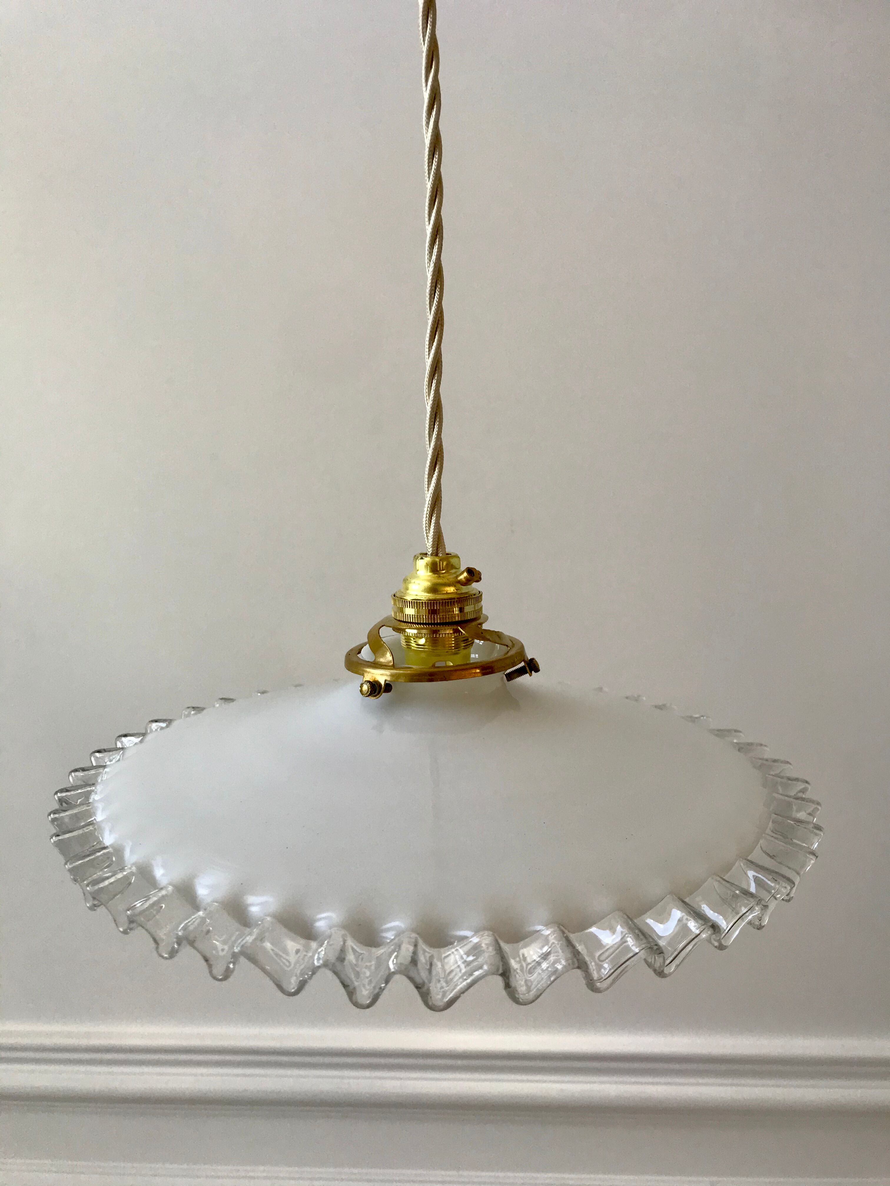 Serrated opaline suspension 20-30s