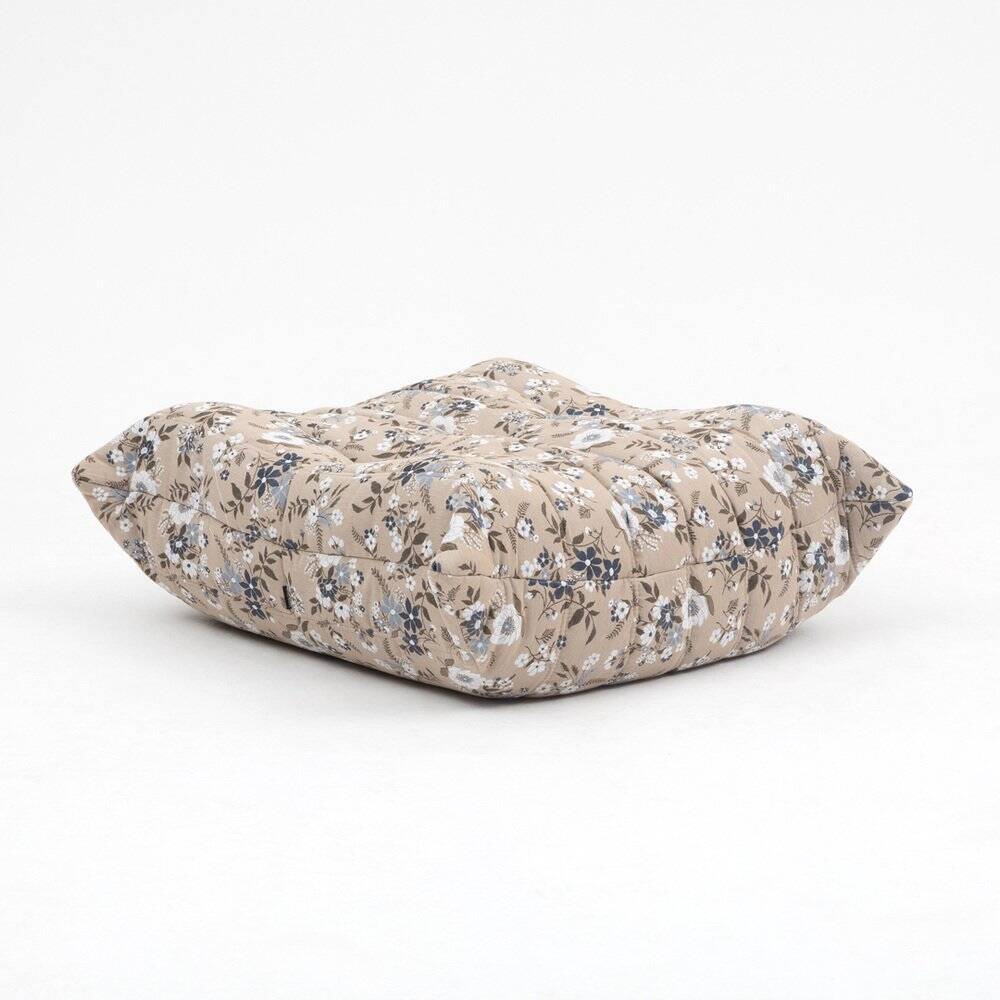 Pouf Togo et canapé 2 places tissu imprimé par Michel Ducaroy pour Ligne Roset