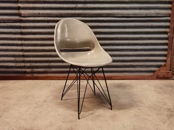 Chaise grise par Miroslav Navràtil édition Vertex 1959