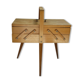 Tripod light wood worker