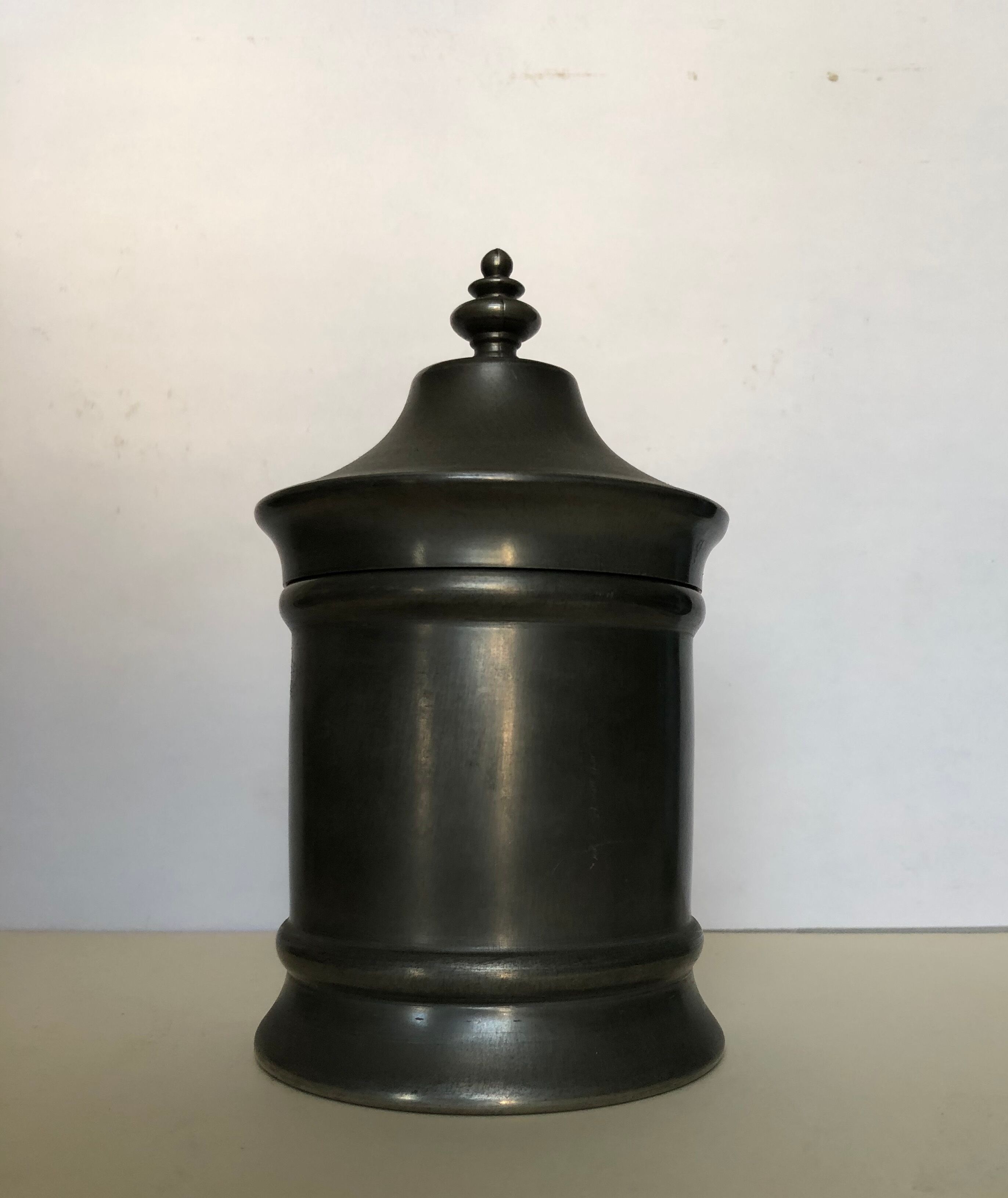 Covered tin pot
