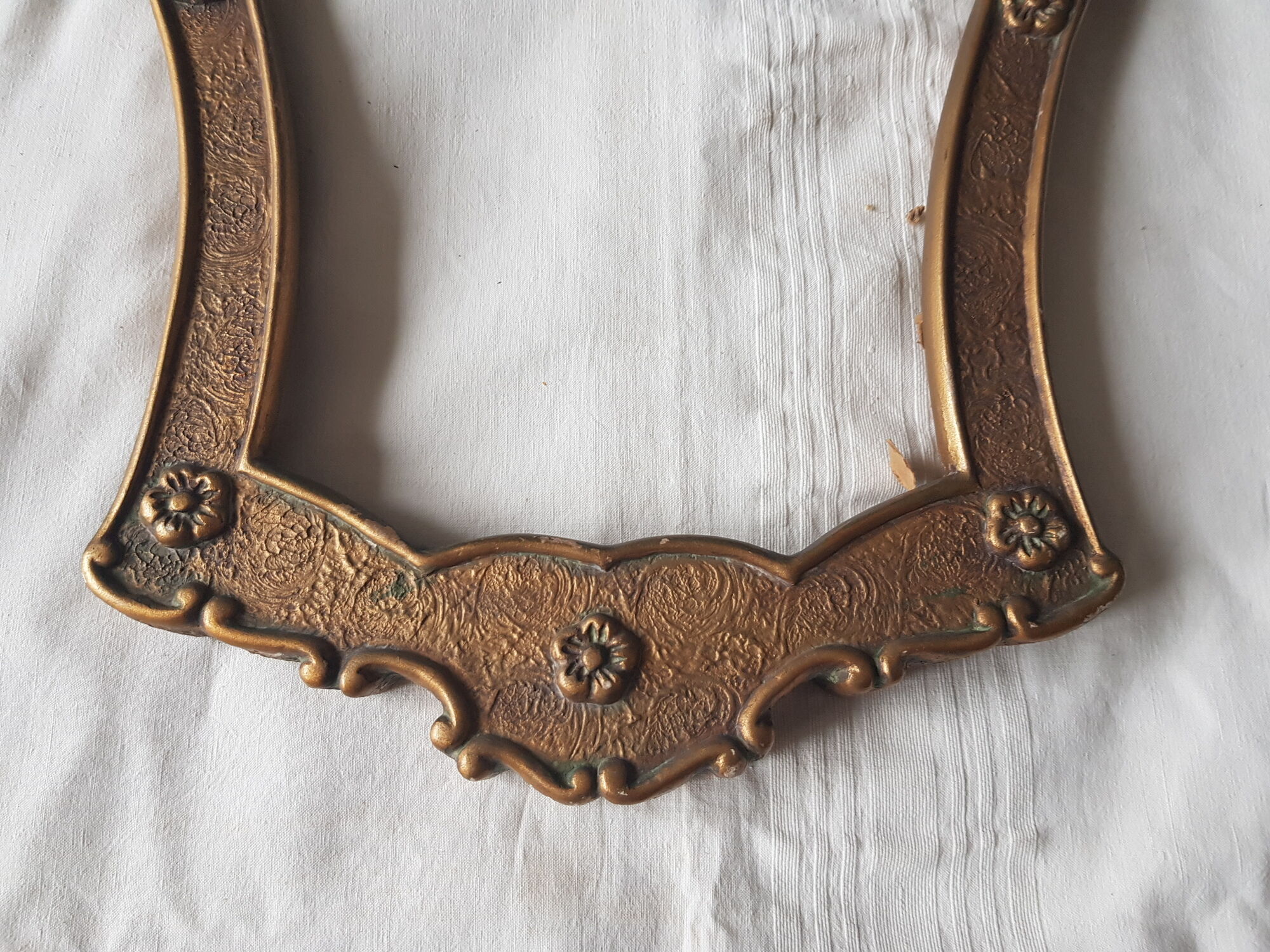 Old frame in gilded carved wood baroque style Louis XV foliage 33 x 43