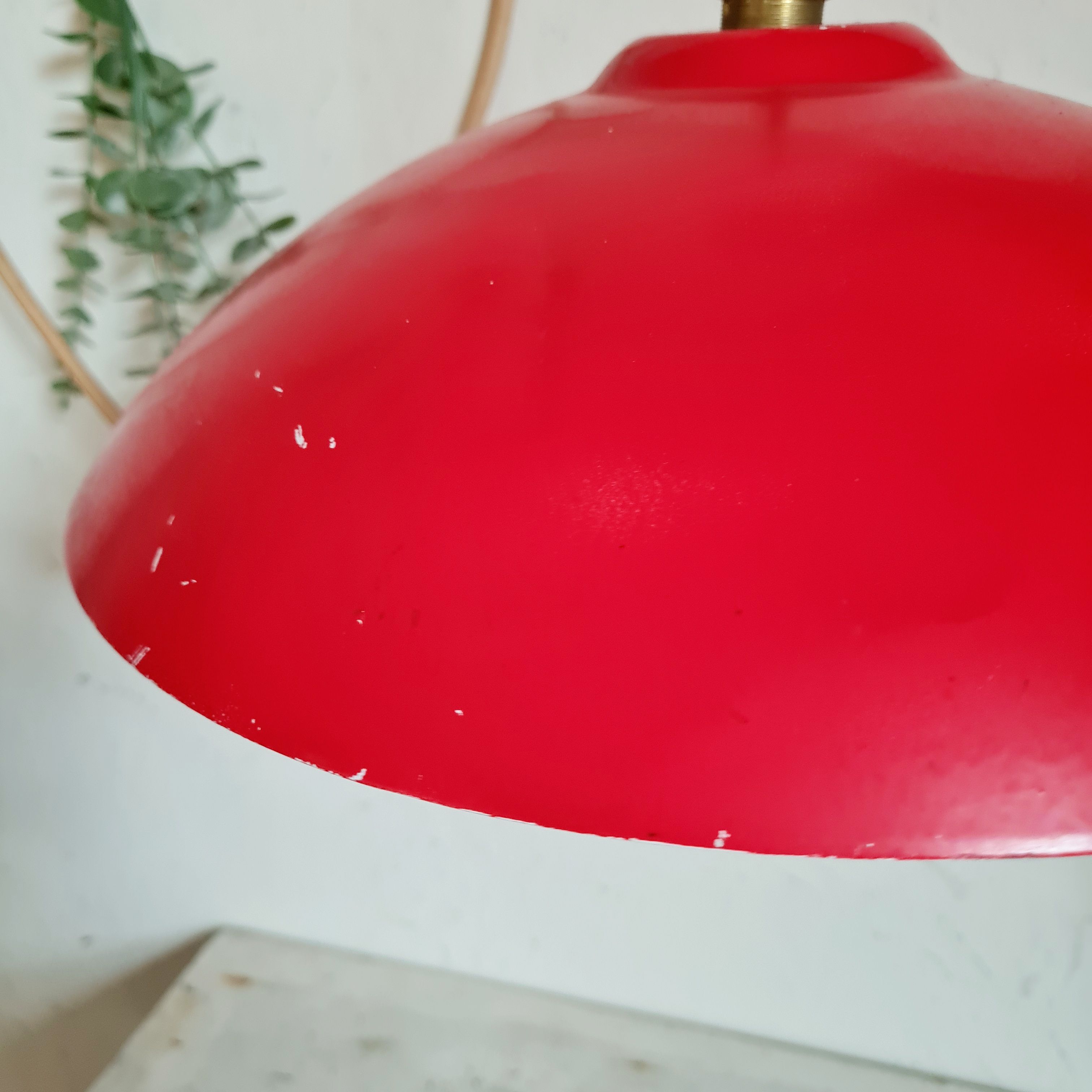 Suspension red cup in old metal 70s