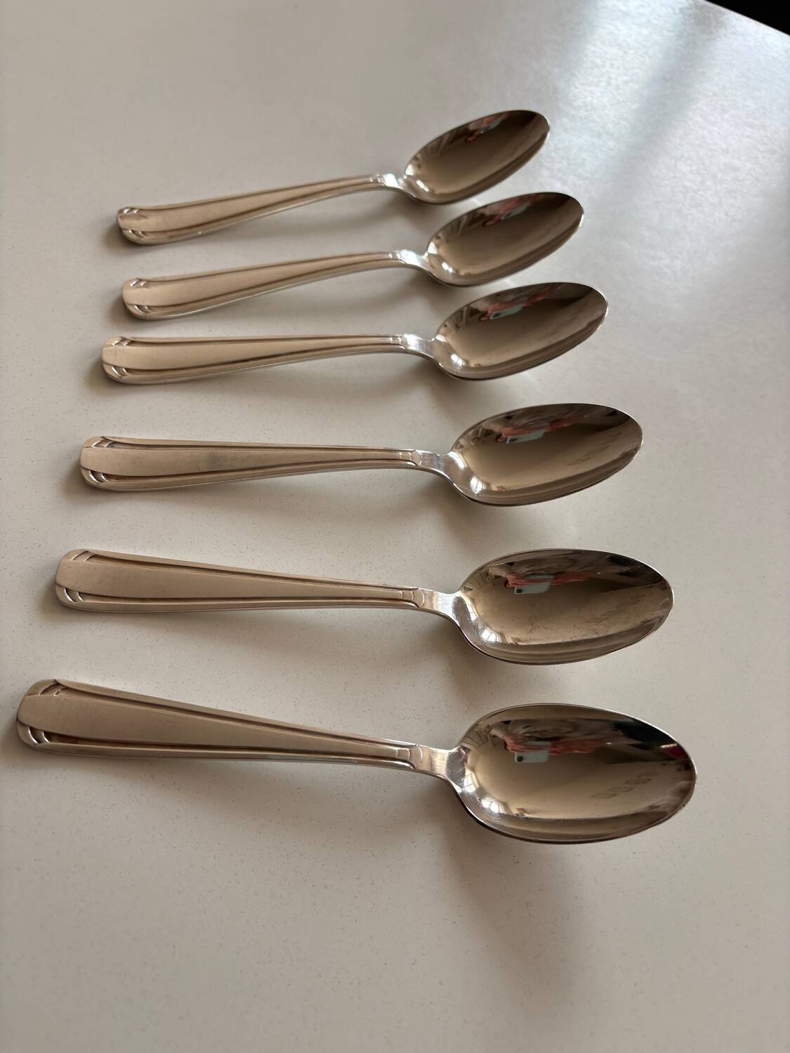 Lot de 6 cuillères en métal argenté motif art déco