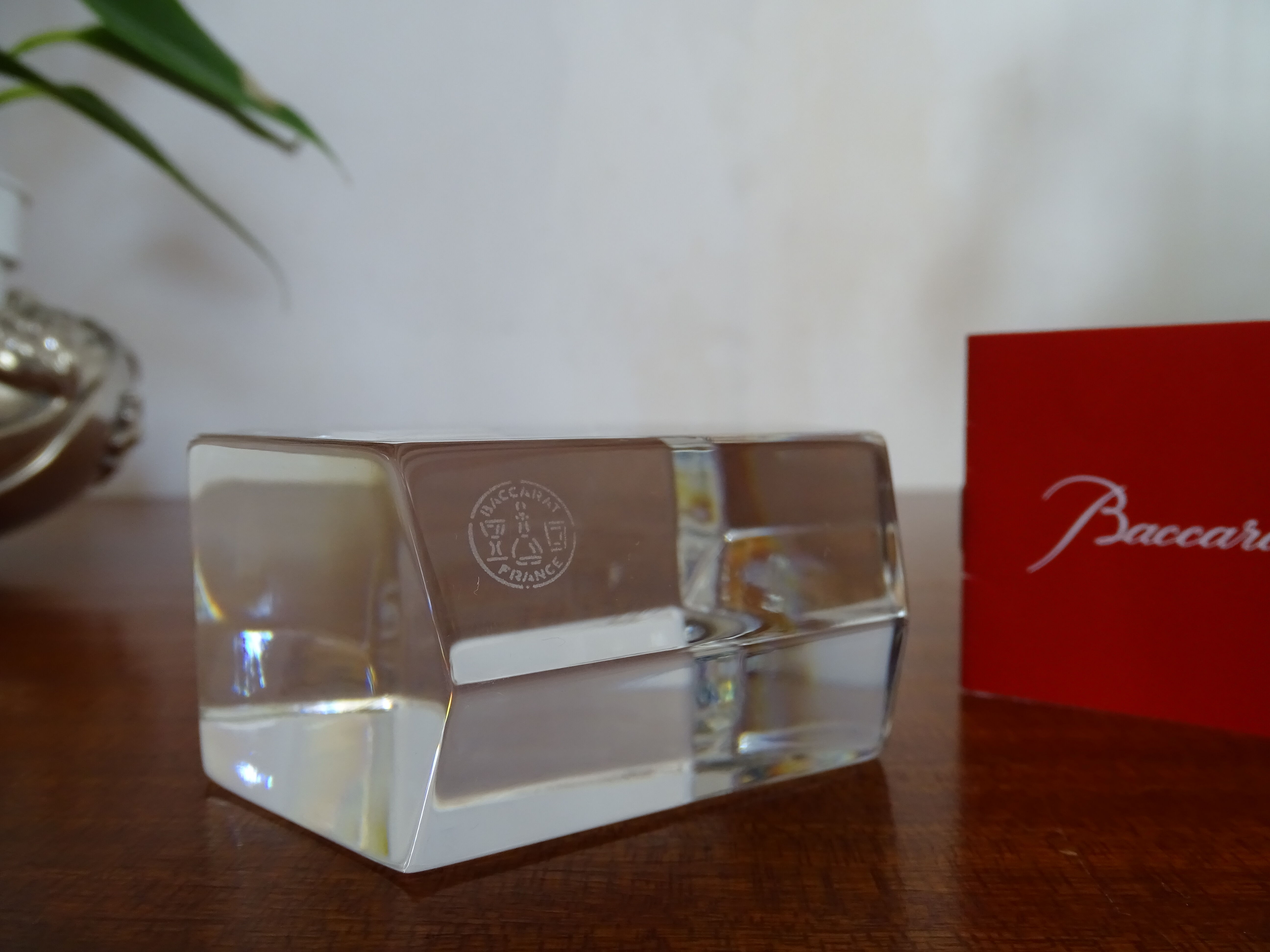 Baccarat crystal paper press - Signed hexagonal block