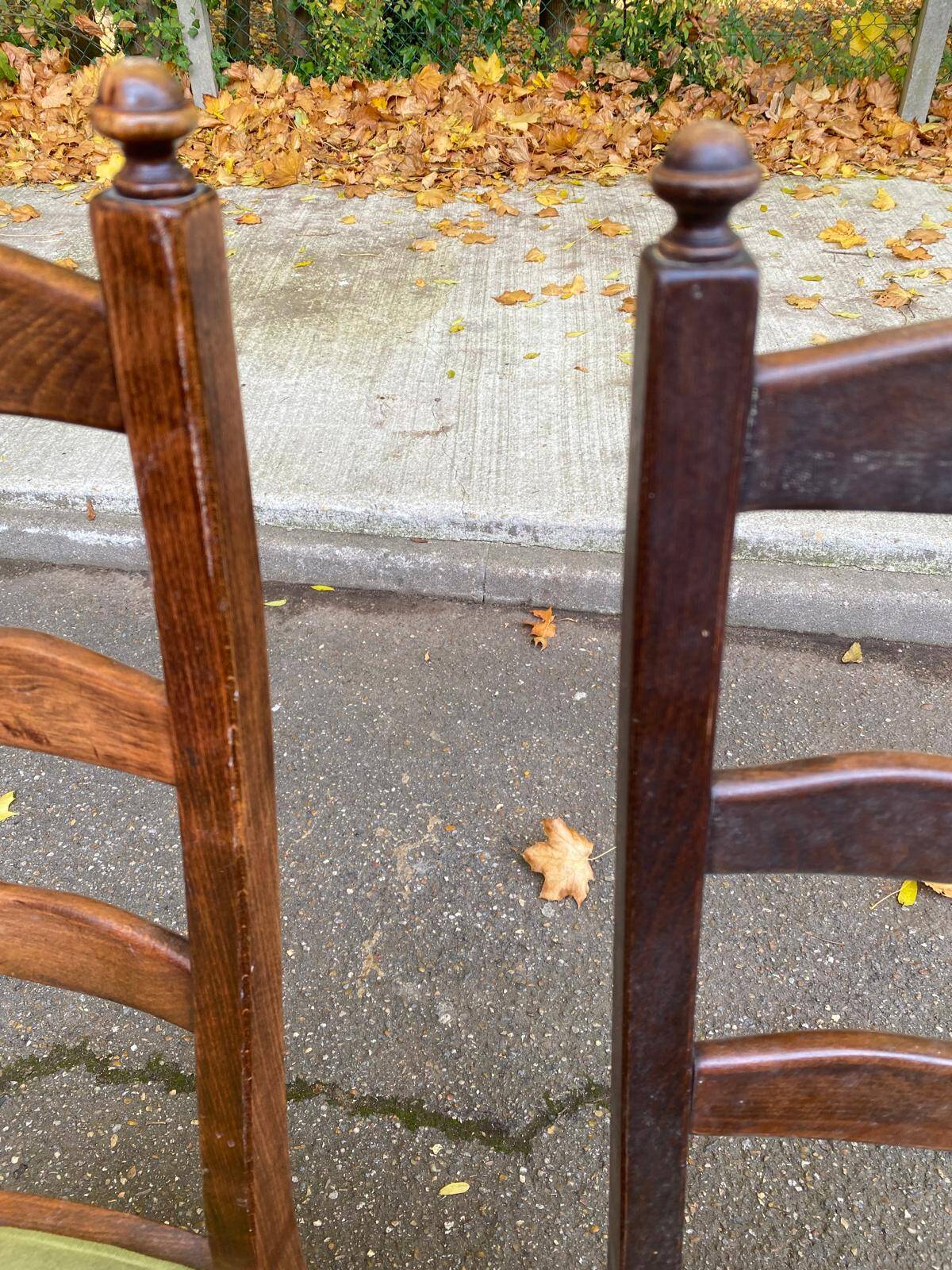 4 chaises bois massif et velours vert