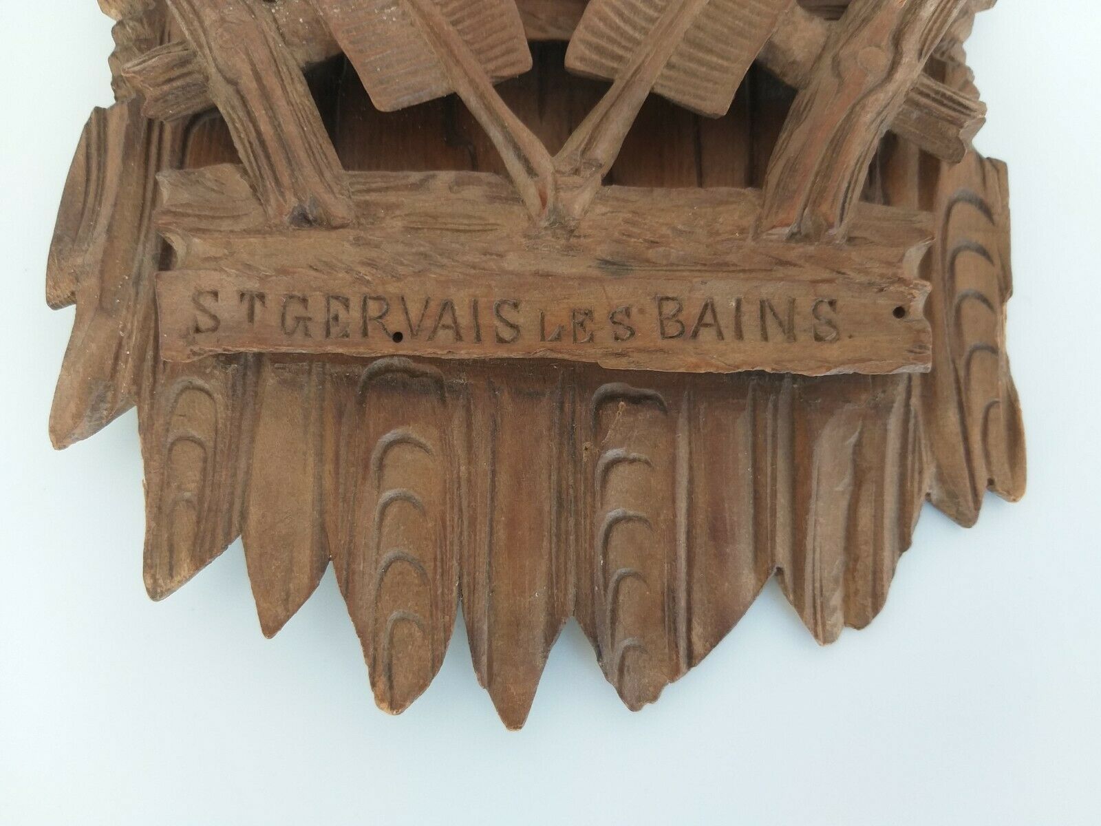 Porte courrier Saint Gervais les bains bois sculpte foret noire 1900