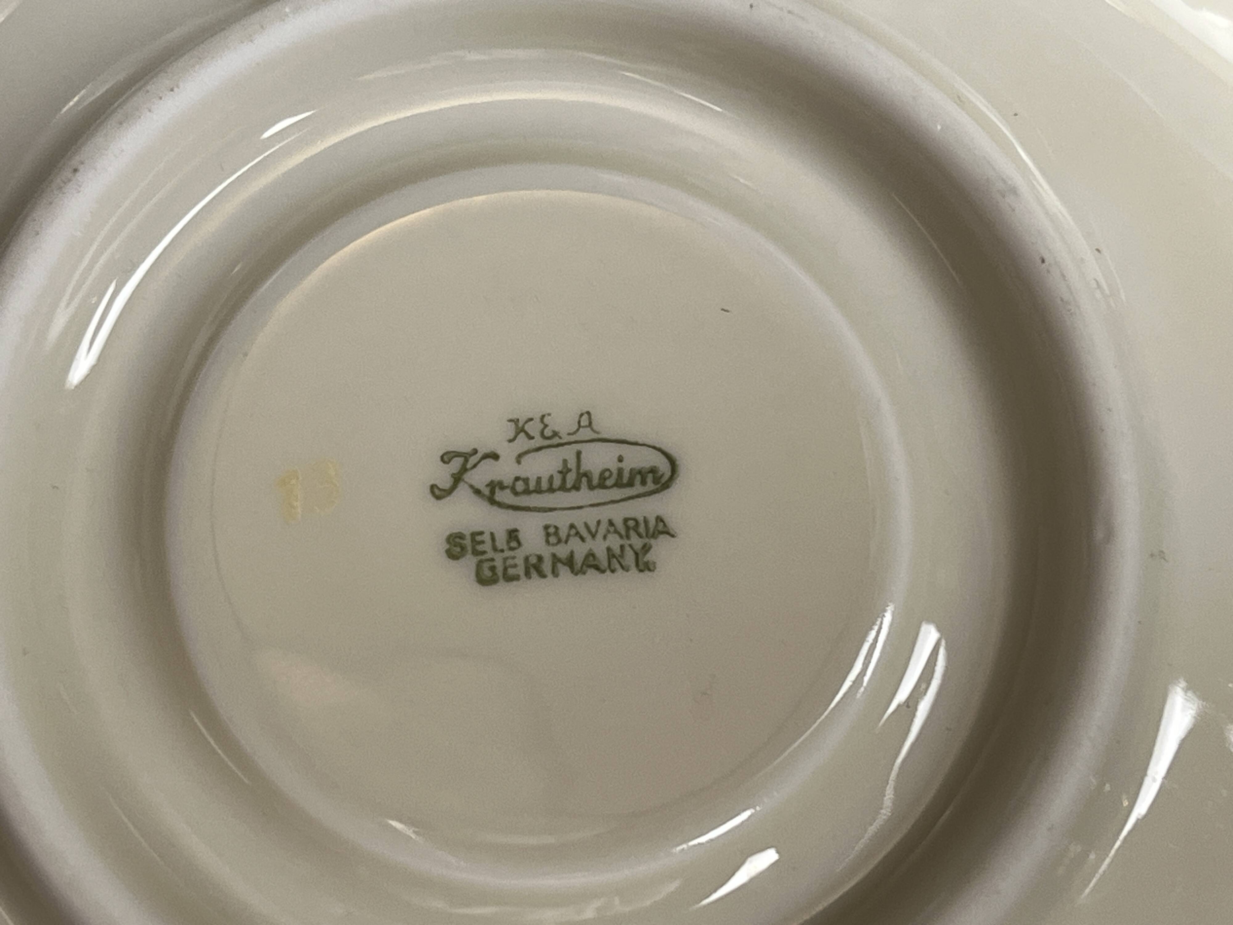 Coffee and tea service set in fine porcelain from Bavaria, around 1950.